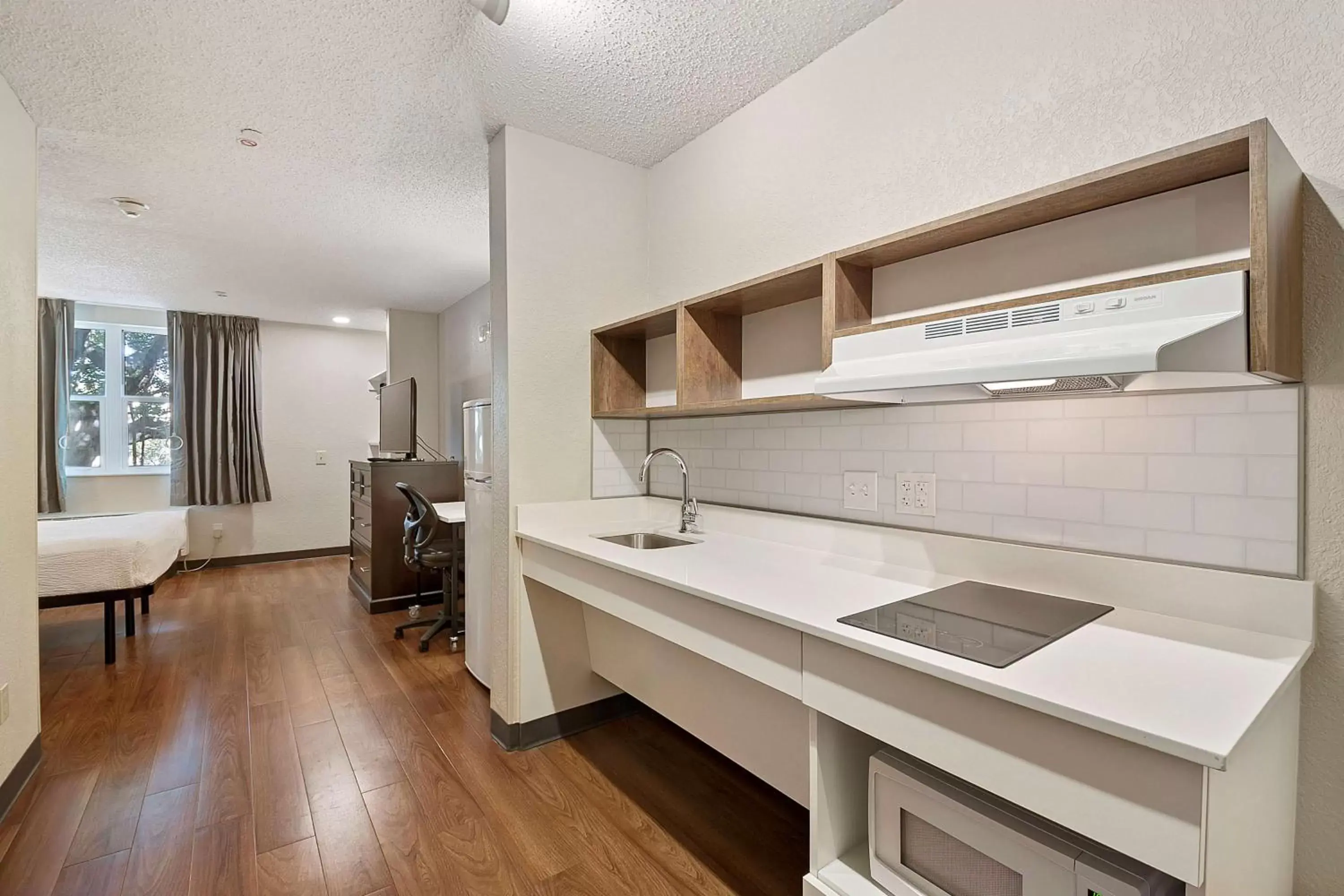 Bedroom, Kitchen/Kitchenette in Extended Stay America Premier Suites - Miami - Coral Gables