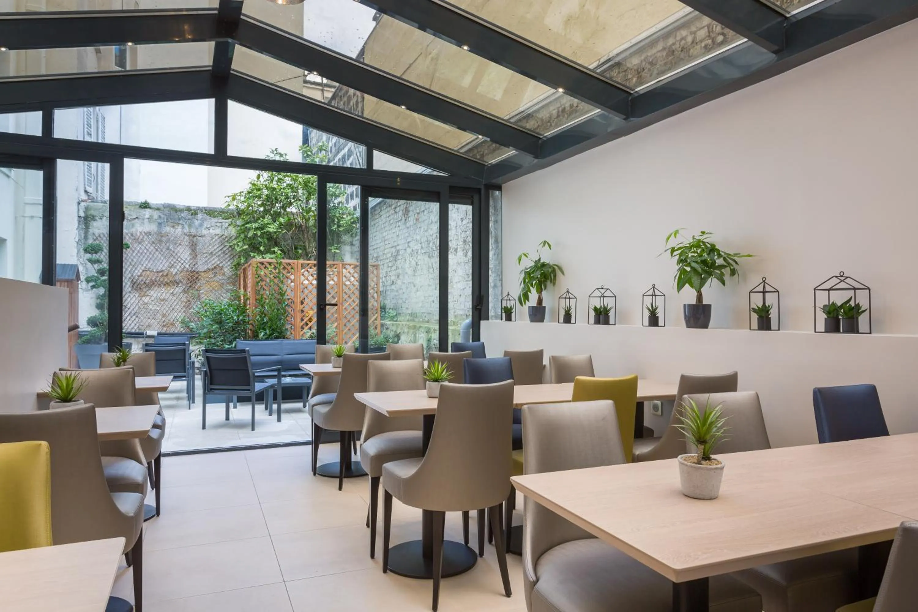 Restaurant/places to eat in Logis hôtel Jardin de Villiers