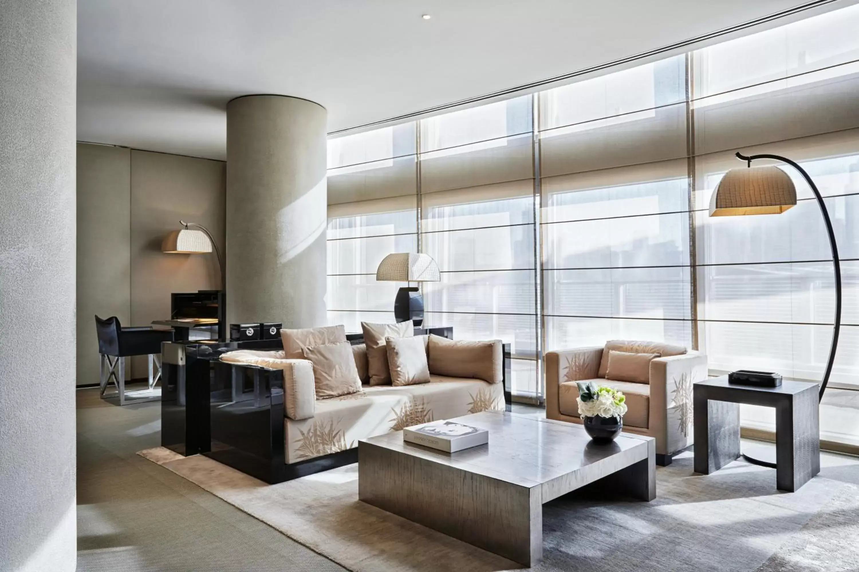 Living room, Lounge/Bar in Armani Hotel Dubai