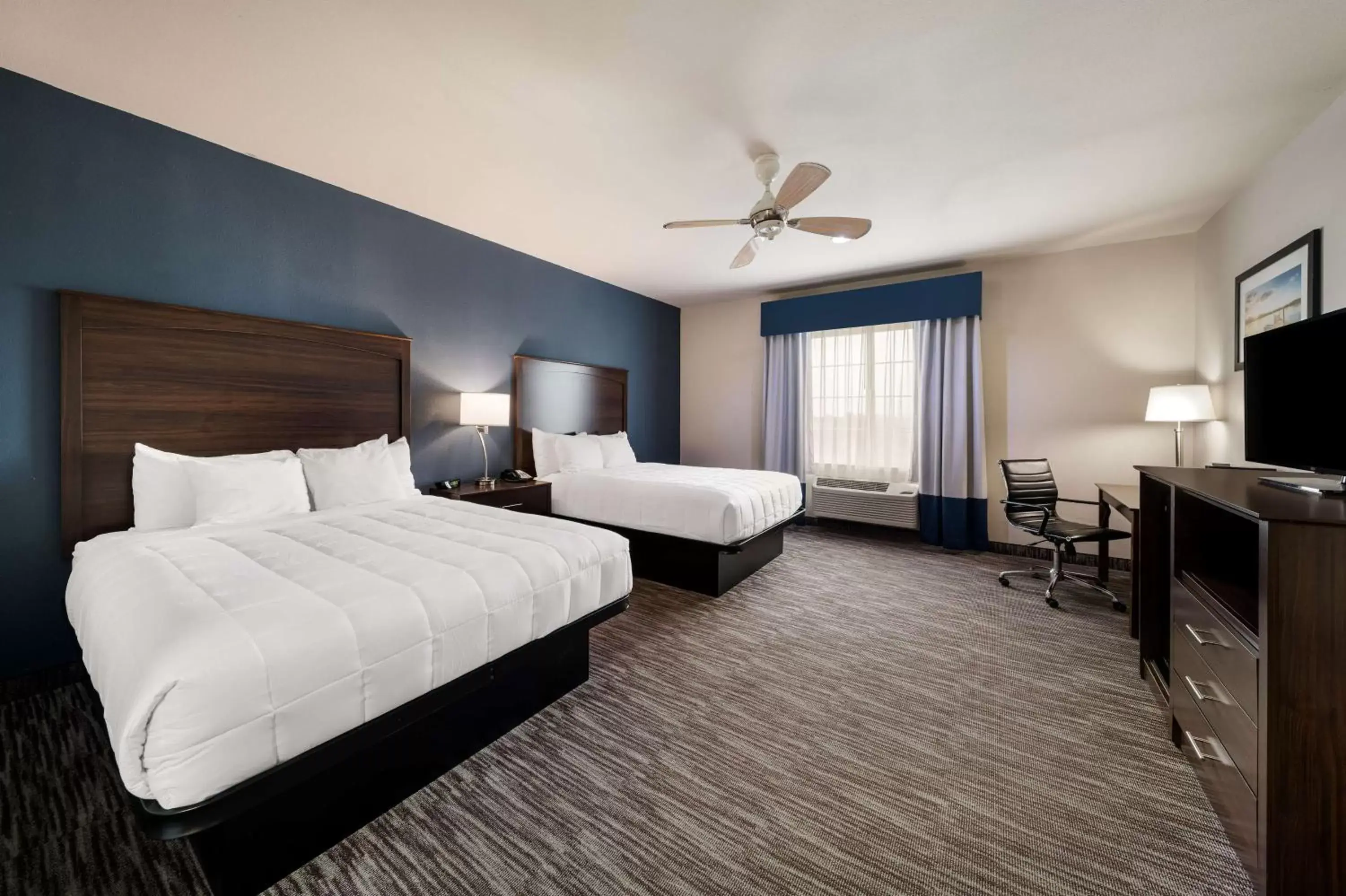 Bedroom, Bed in Best Western Plus Lake Dallas Inn & Suites Bedroom, Bed in Best Western Plus Lake Dallas Inn & Suites
