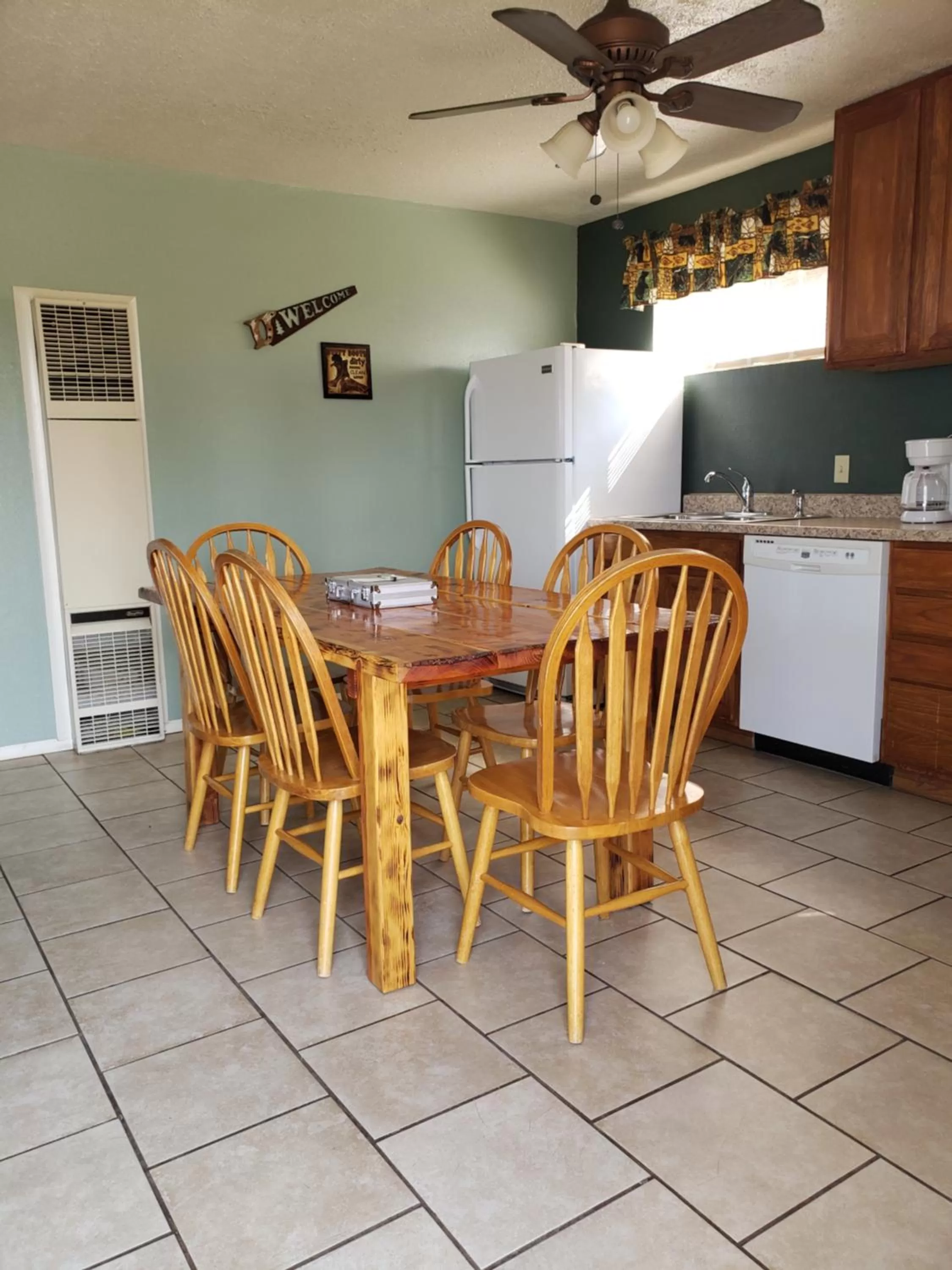 Dining Area in Flaming Gorge Resort