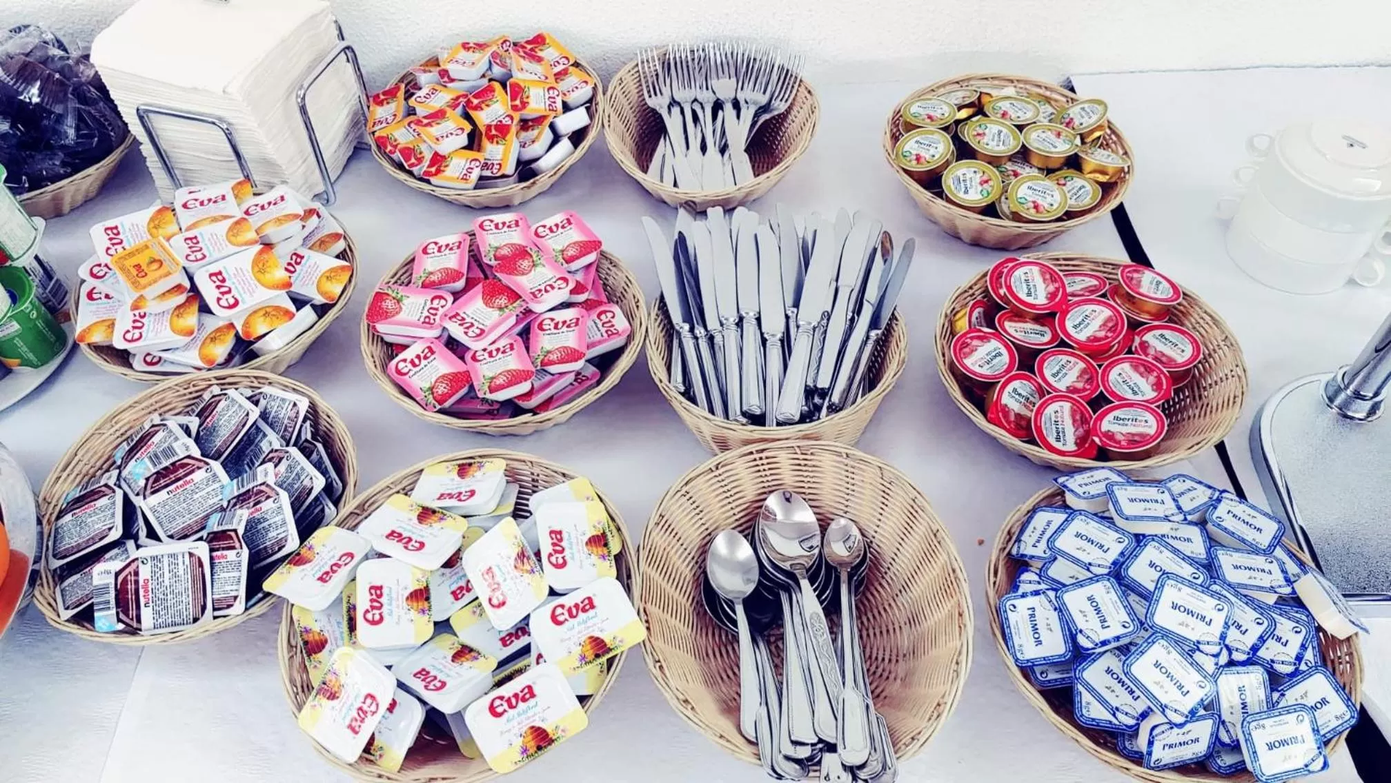 Breakfast in Hotel Turismo Miranda