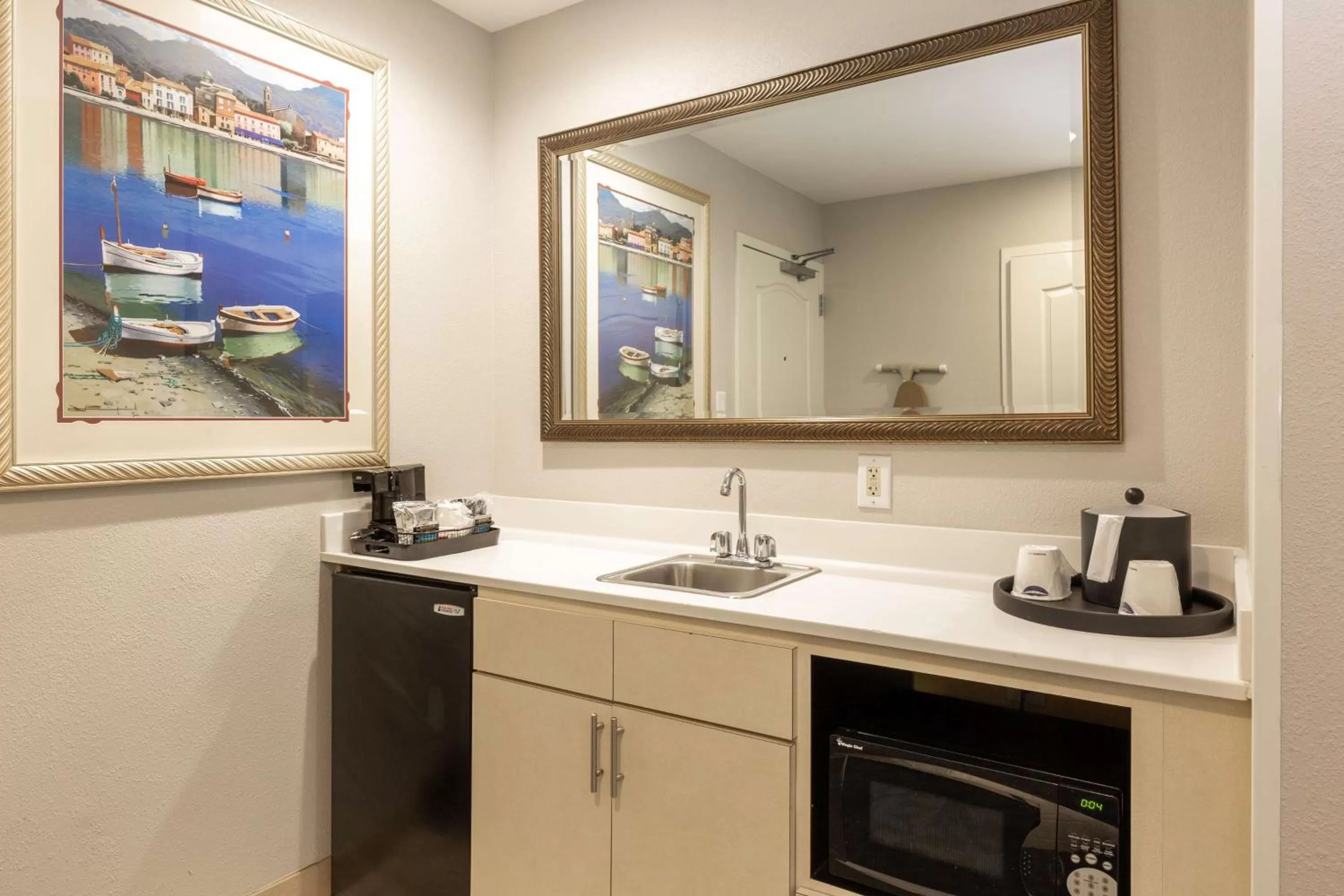 Photo of the whole room in Hampton Inn & Suites Jacksonville Deerwood Park