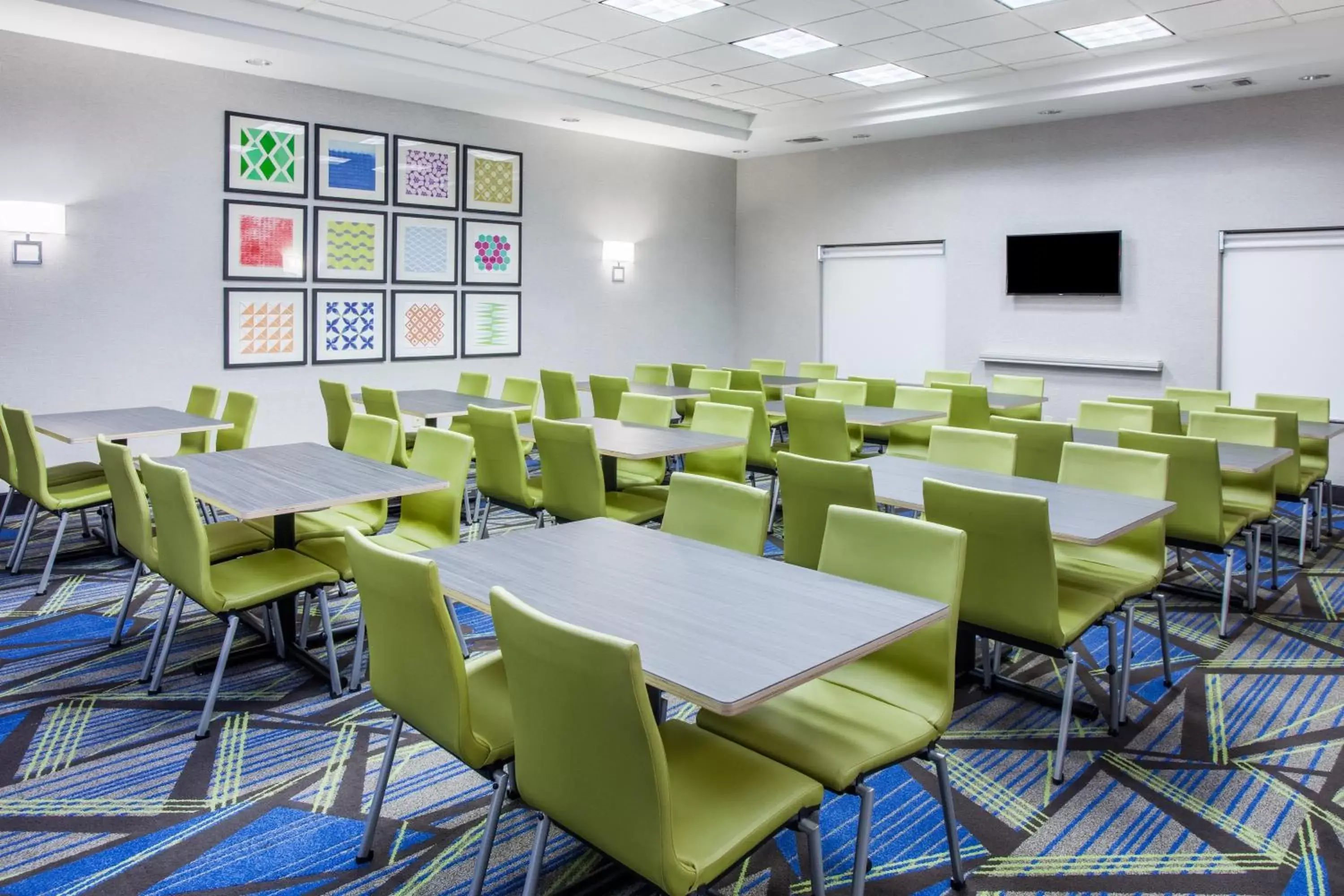 Meeting/conference room in Holiday Inn Express & Suites Texarkana, an IHG Hotel