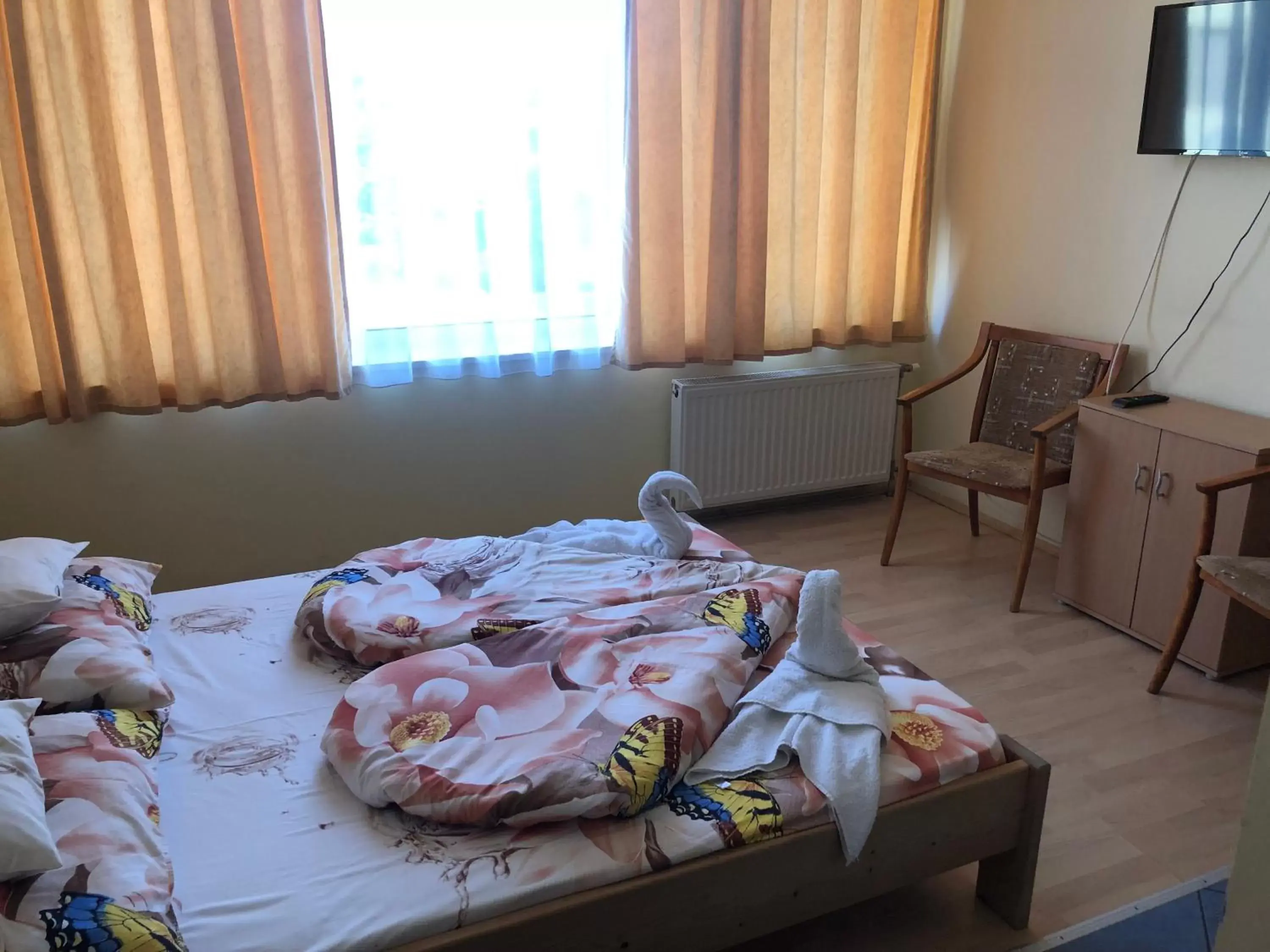 Twin Room with Garden View in City Hotel Siófok Twin Room with Garden View in City Hotel Siófok