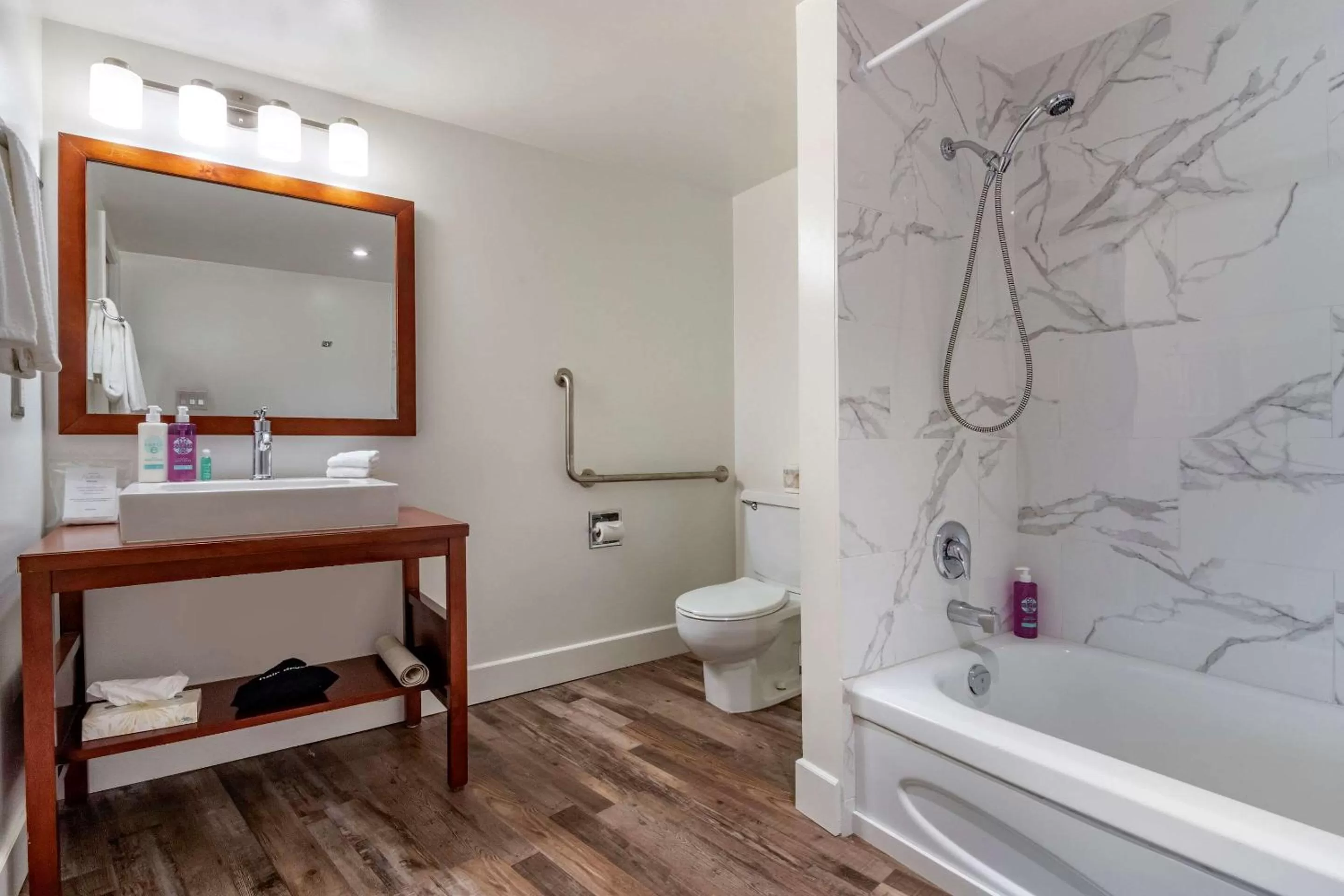 Bathroom in Hotel Penticton, Ascend Hotel Collection