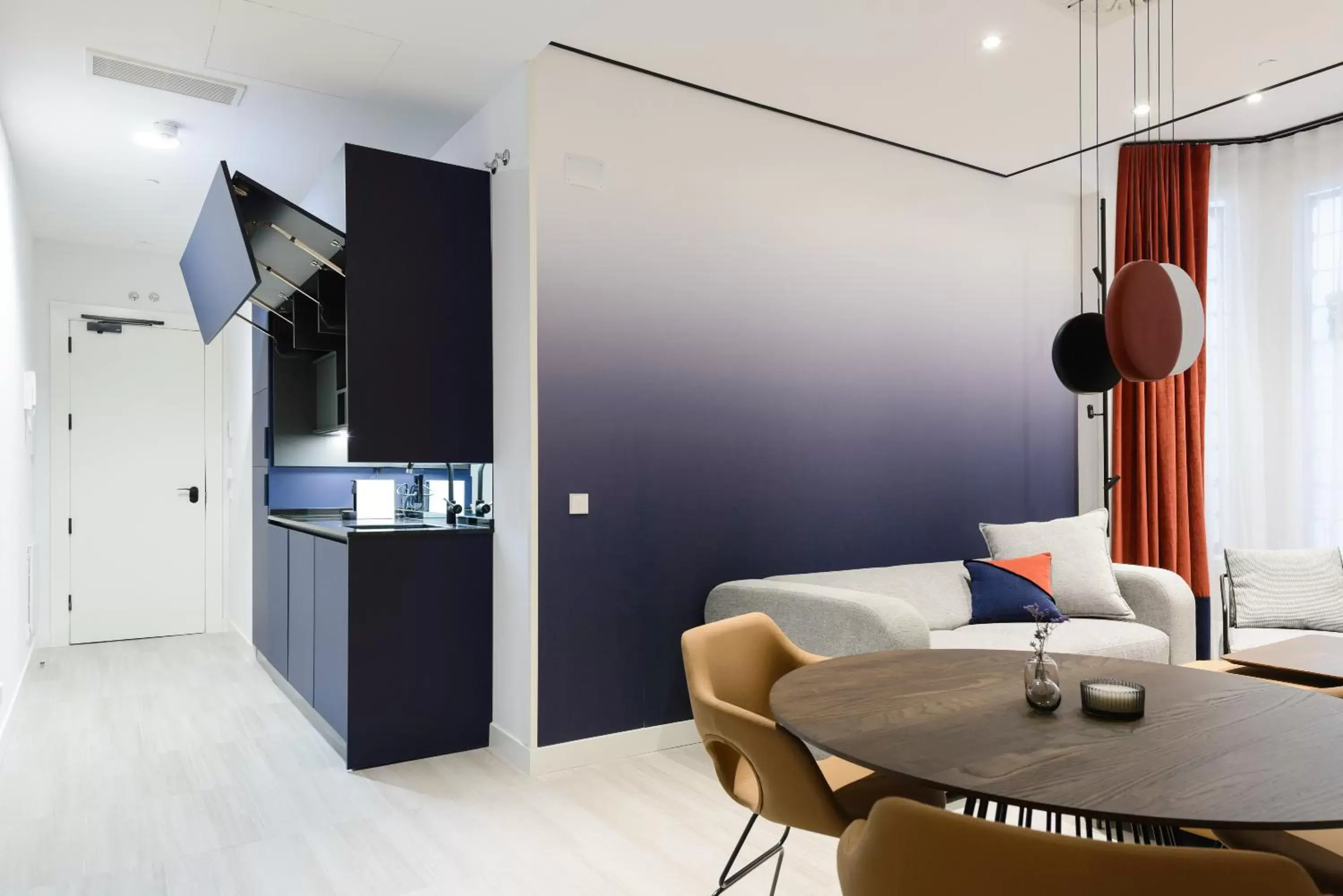 Seating area, Kitchen/Kitchenette in Smartrental Collection Gran Vía Centric
