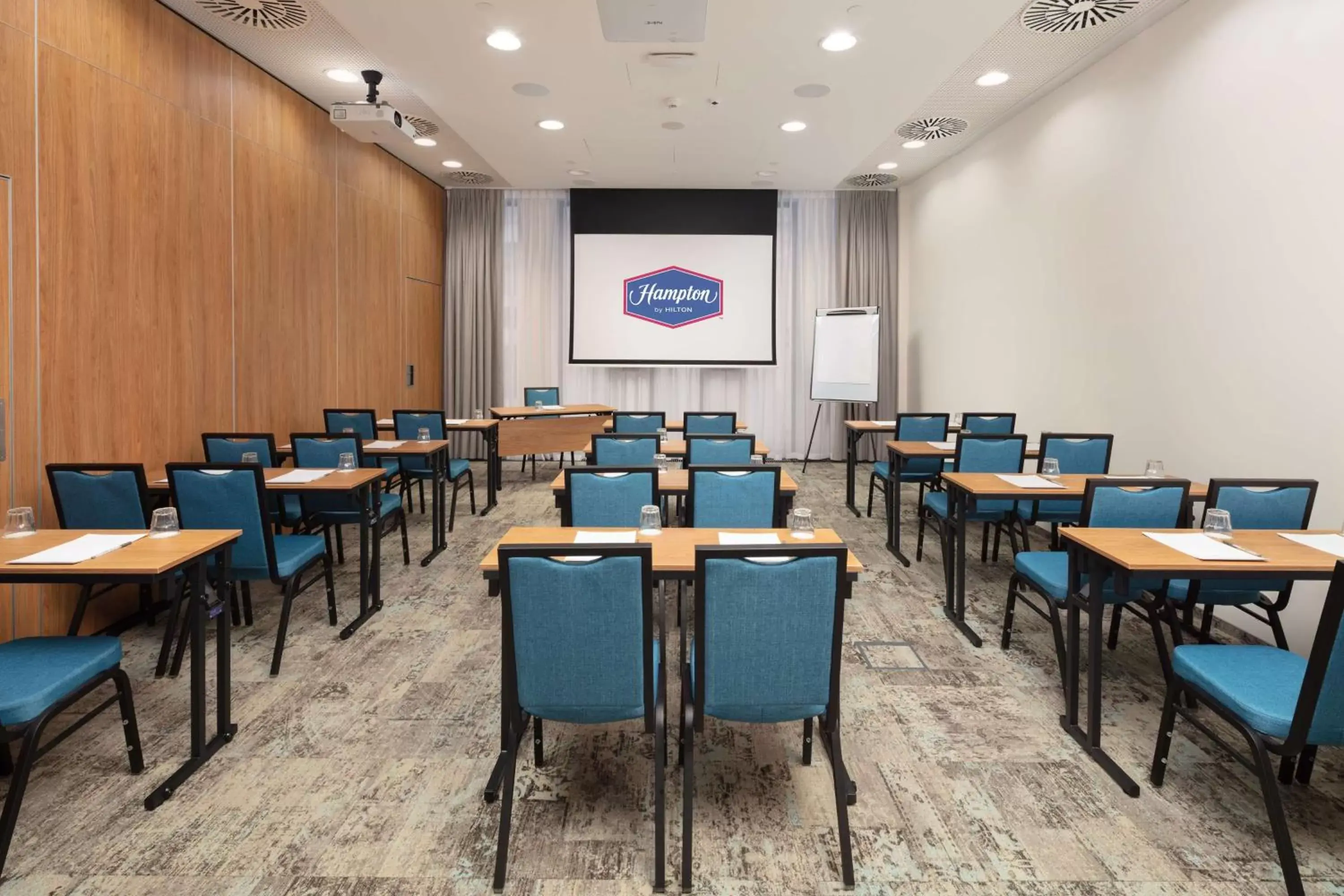 Meeting/conference room in Hampton by Hilton Łódź City Center