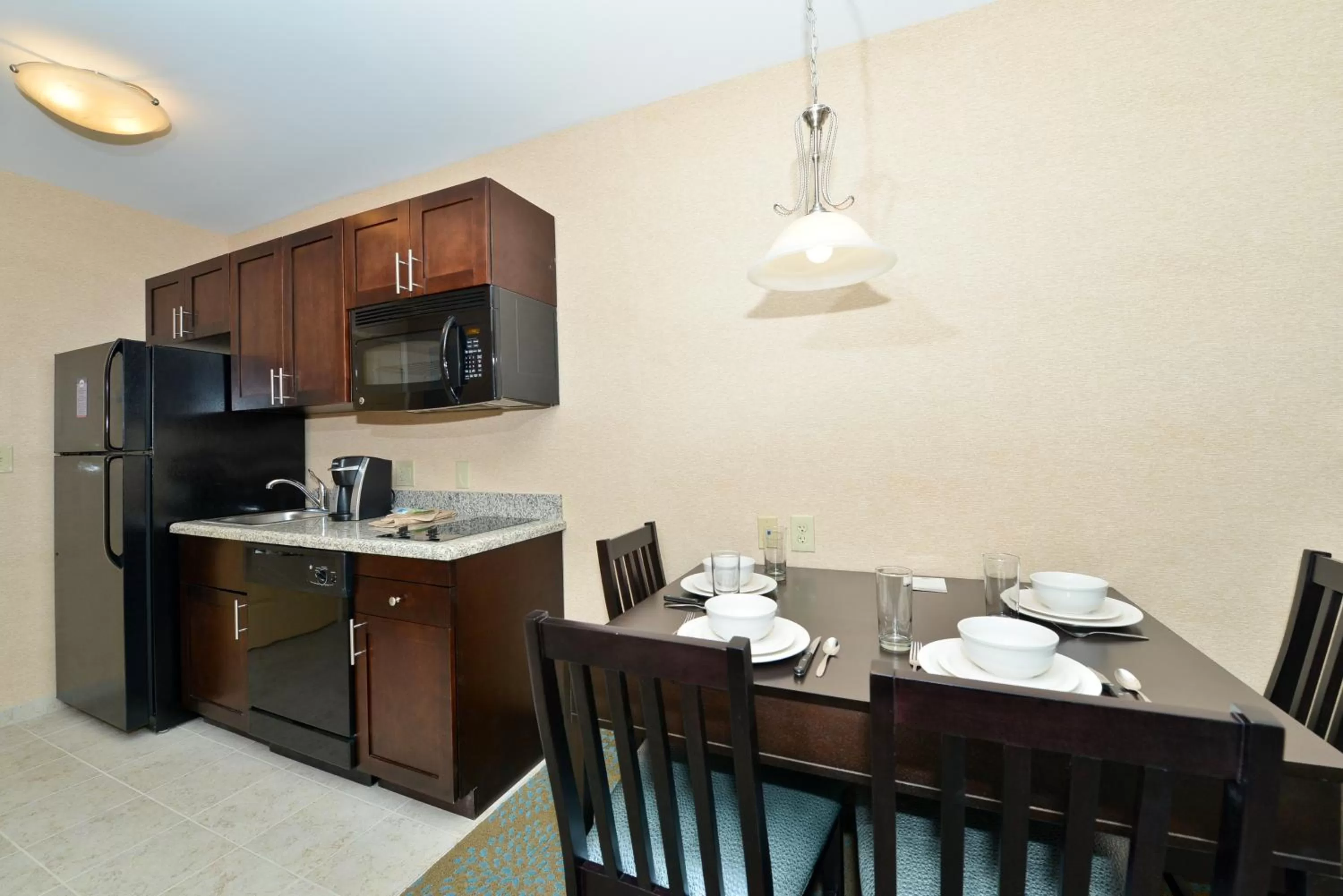 Kitchen or kitchenette in Suburban Studios Quantico