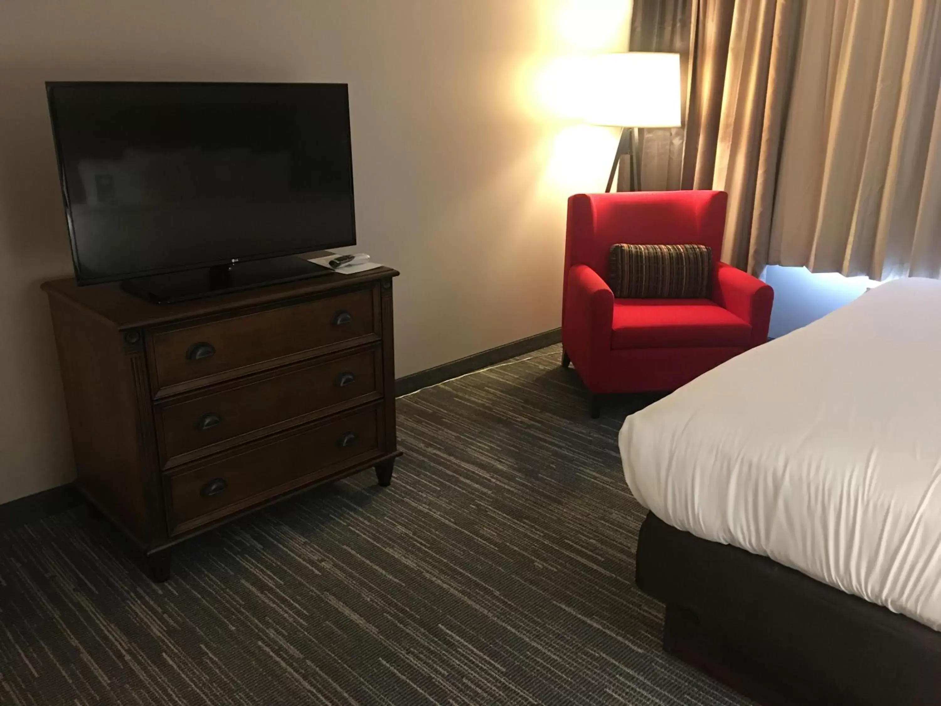 Photo of the whole room, TV/Entertainment Center in Country Inn & Suites by Radisson, Grand Rapids East, MI