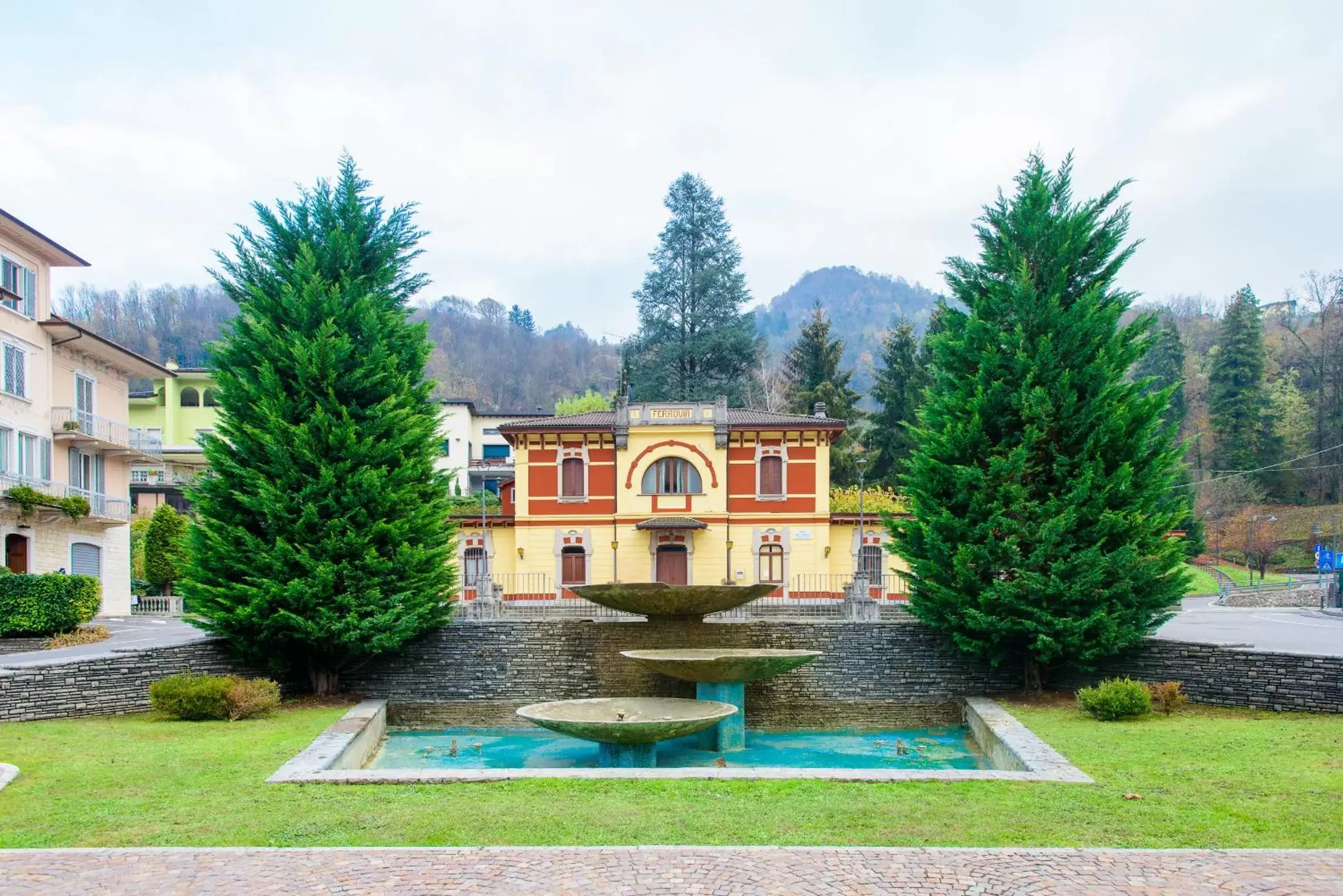 Nearby landmark, Swimming Pool in Bes Hotel Papa San Pellegrino Terme