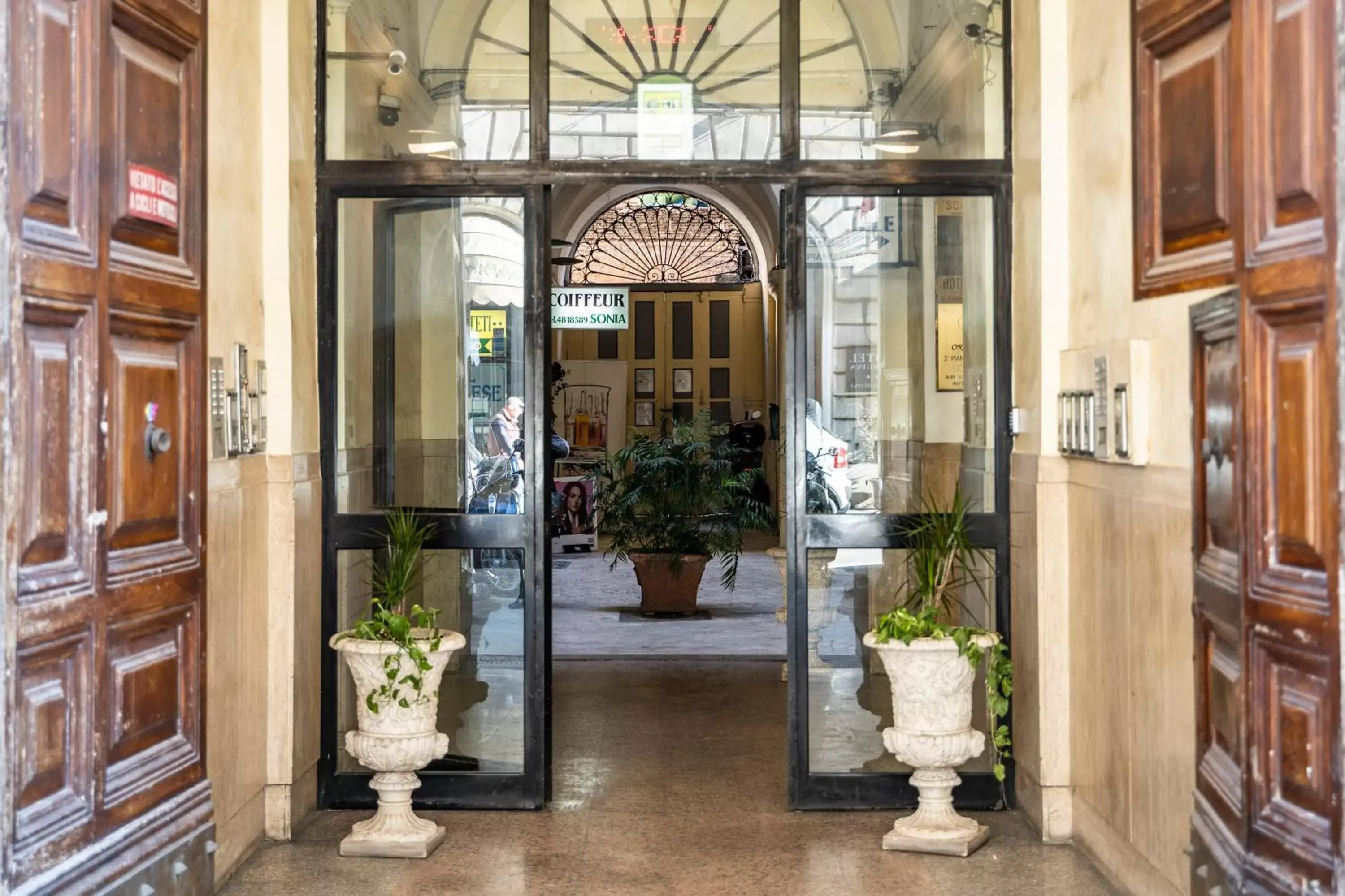 Facade/entrance in Hotel Ferrarese