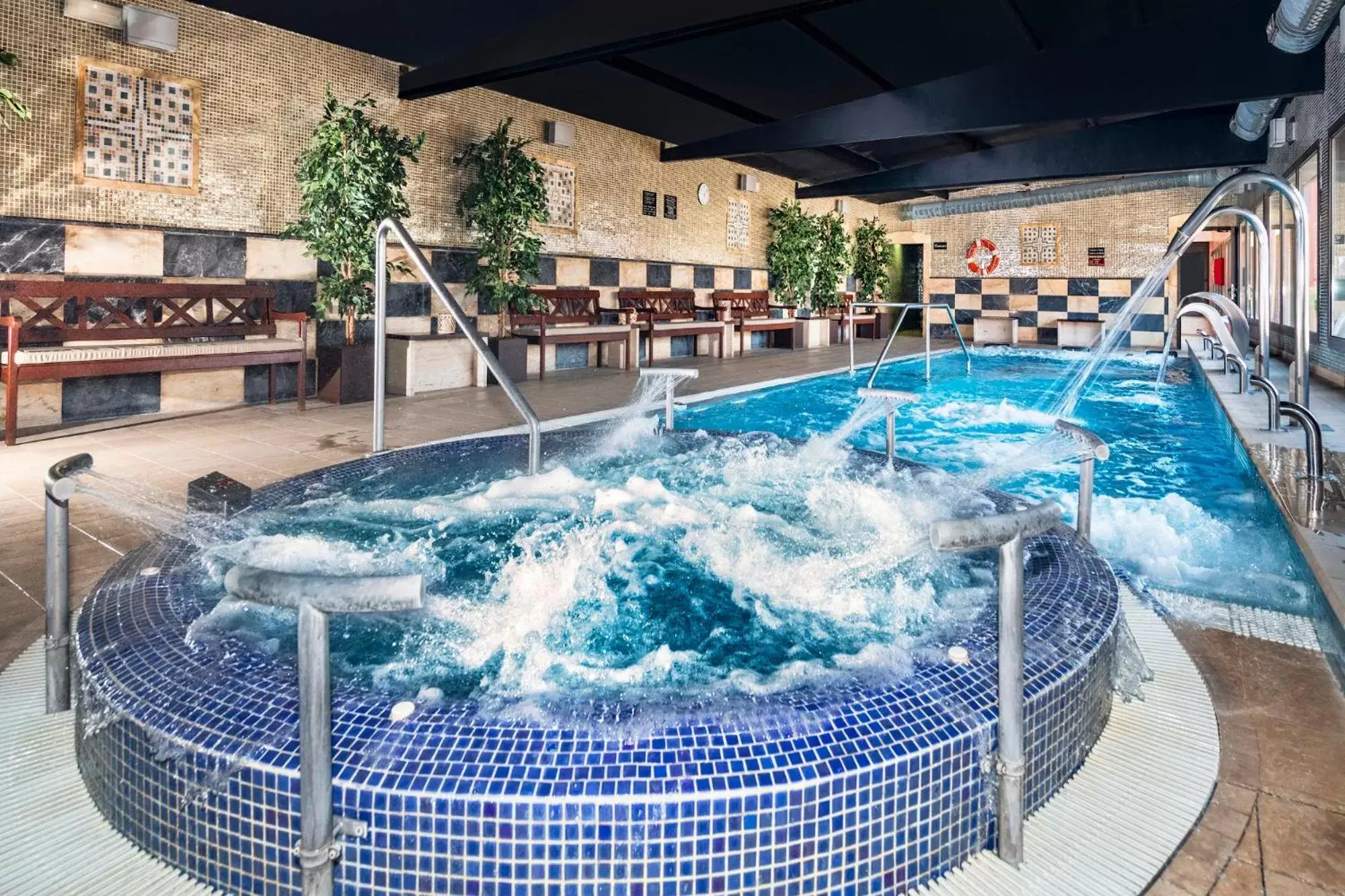 Spa and wellness centre/facilities, Swimming Pool in Salles Hotel Aeroport de Girona