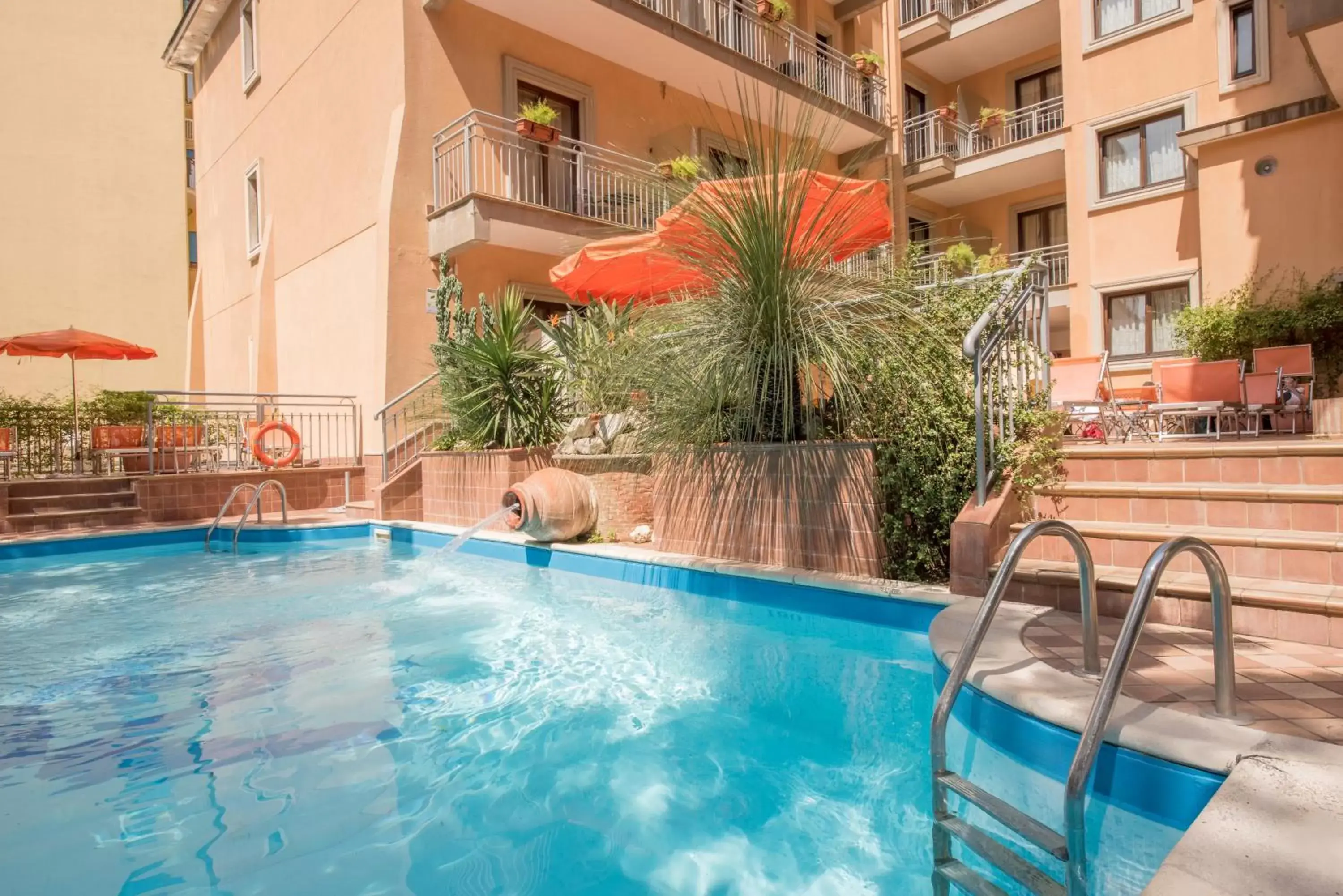 Swimming Pool in Hotel Michelangelo