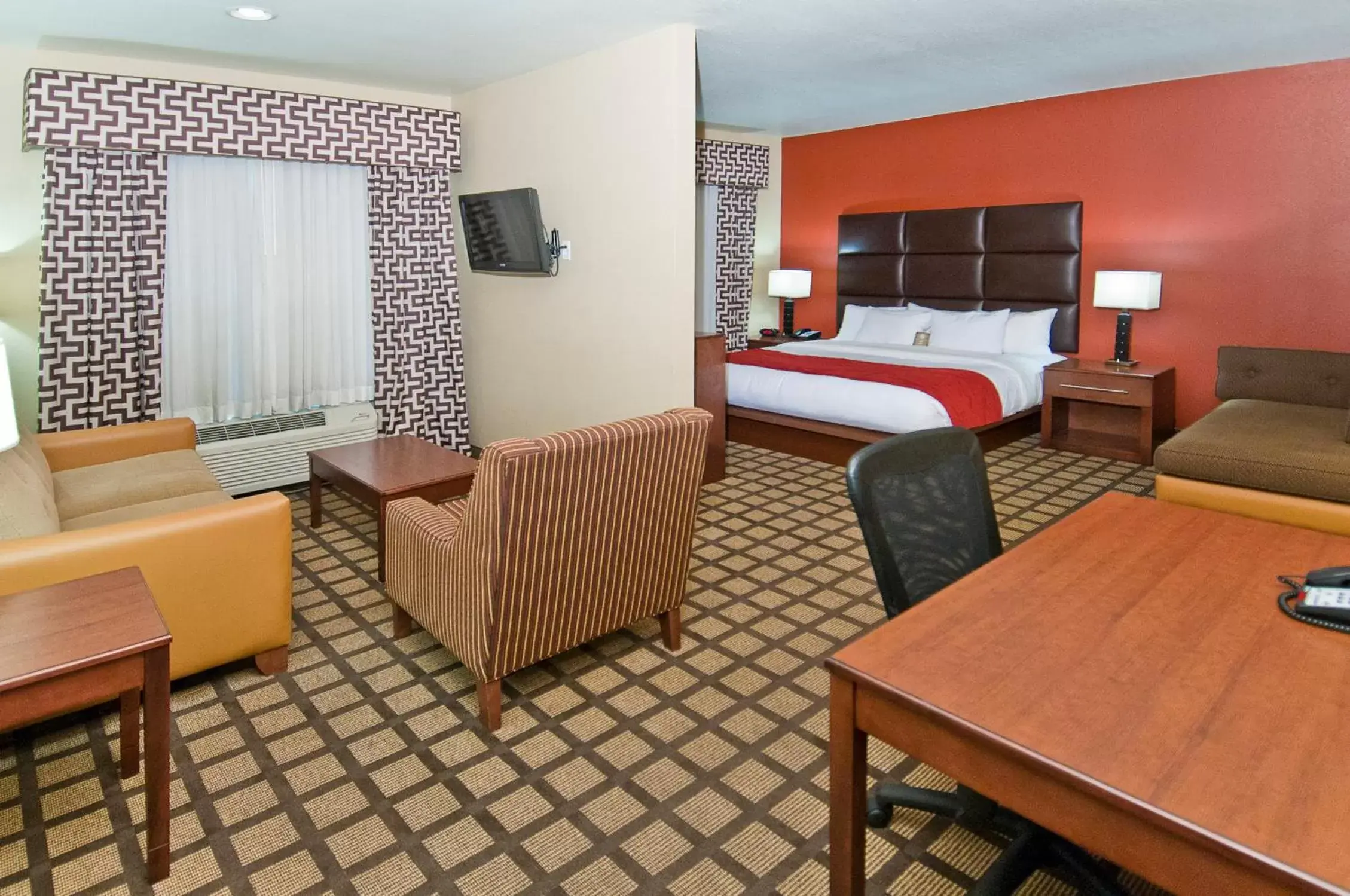 King Suite with Sofa Bed - Non-Smoking in Comfort Inn & Suites Fort Smith I-540