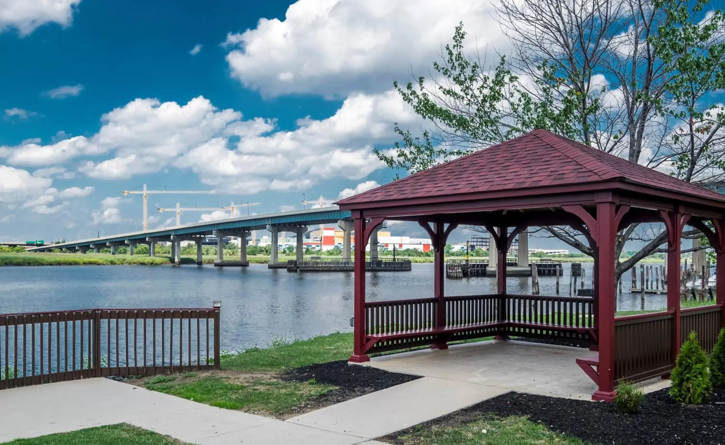 Garden in Red Roof Inn PLUS+ Secaucus - Meadowlands