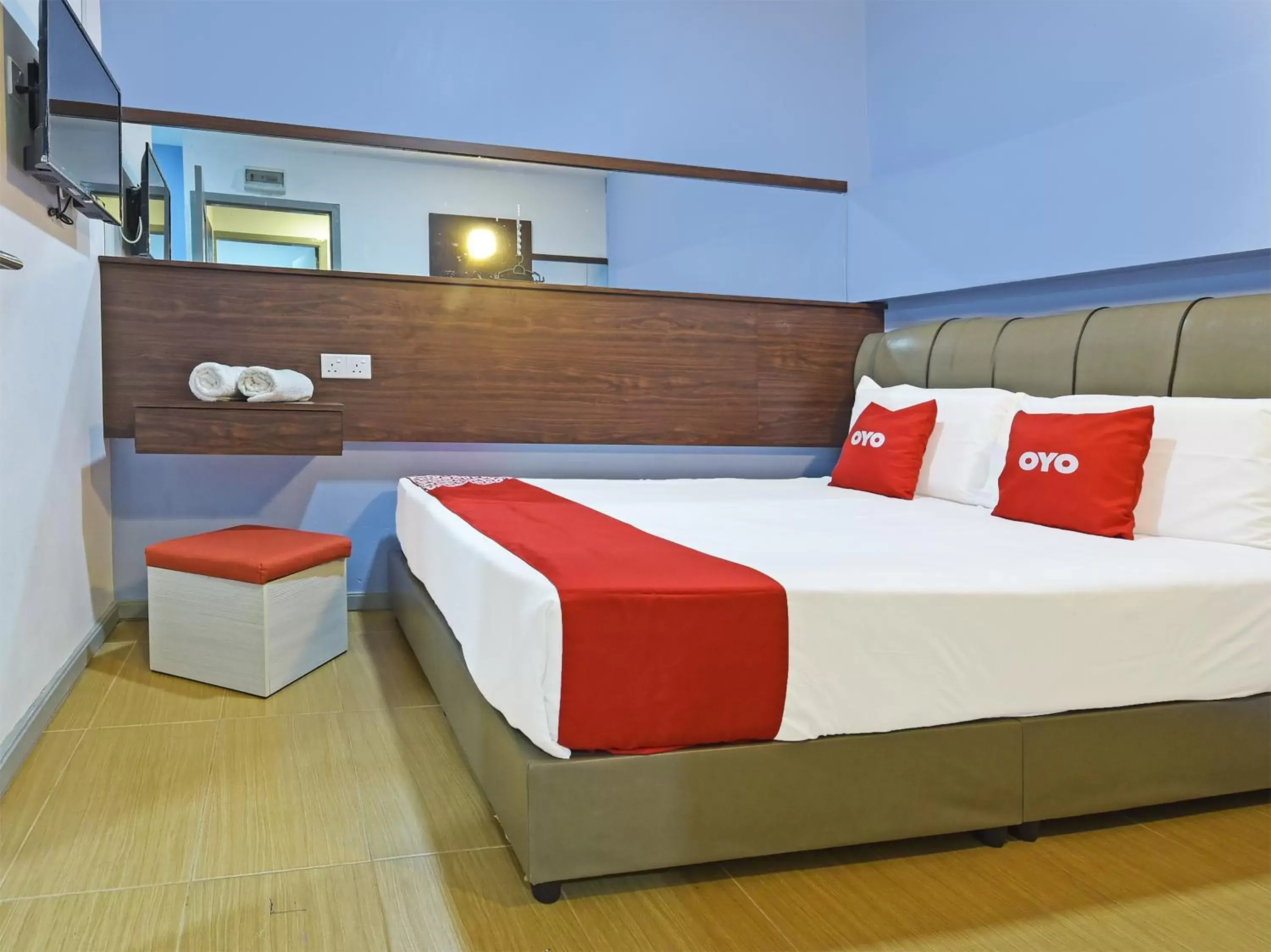 Photo of the whole room, Bed in OYO 768 Fajar Baru Boutique Hotel