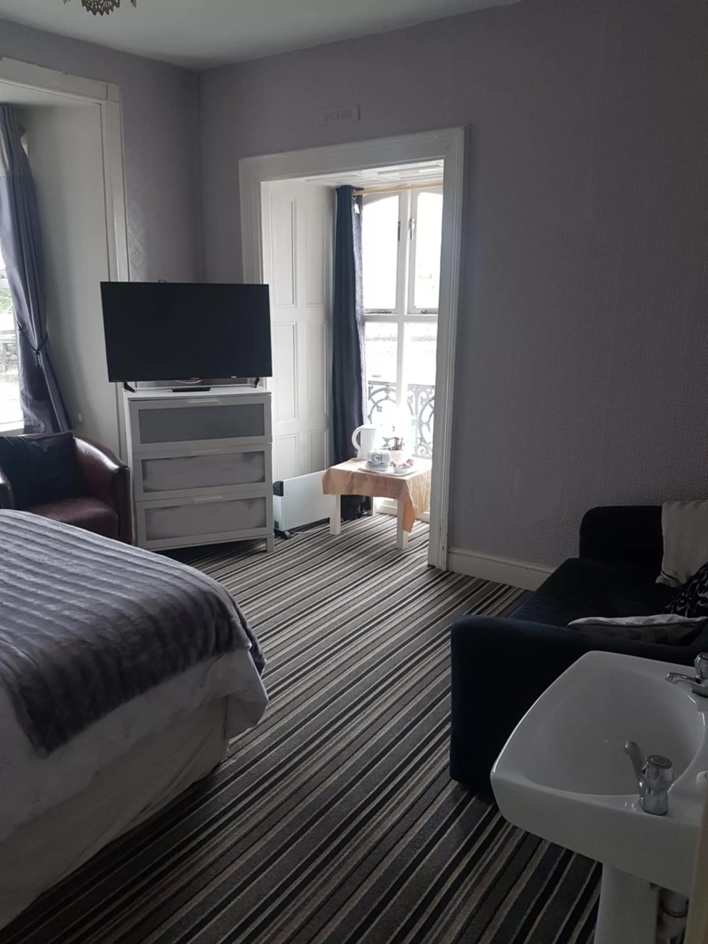 Bathroom, Bed in Anglesey Arms