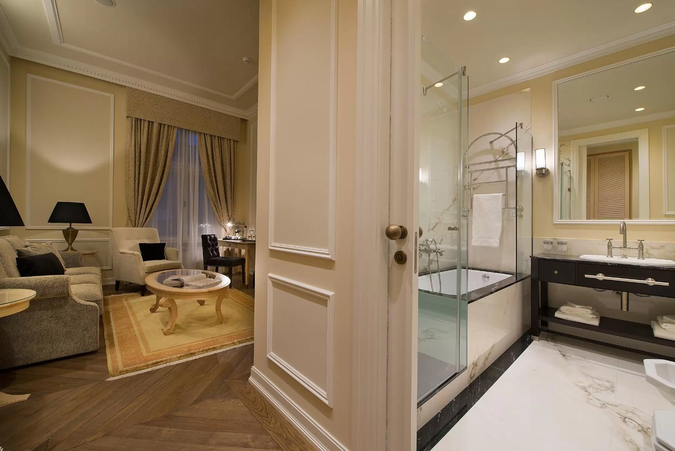 Toilet in Wilson Palace by LOFT