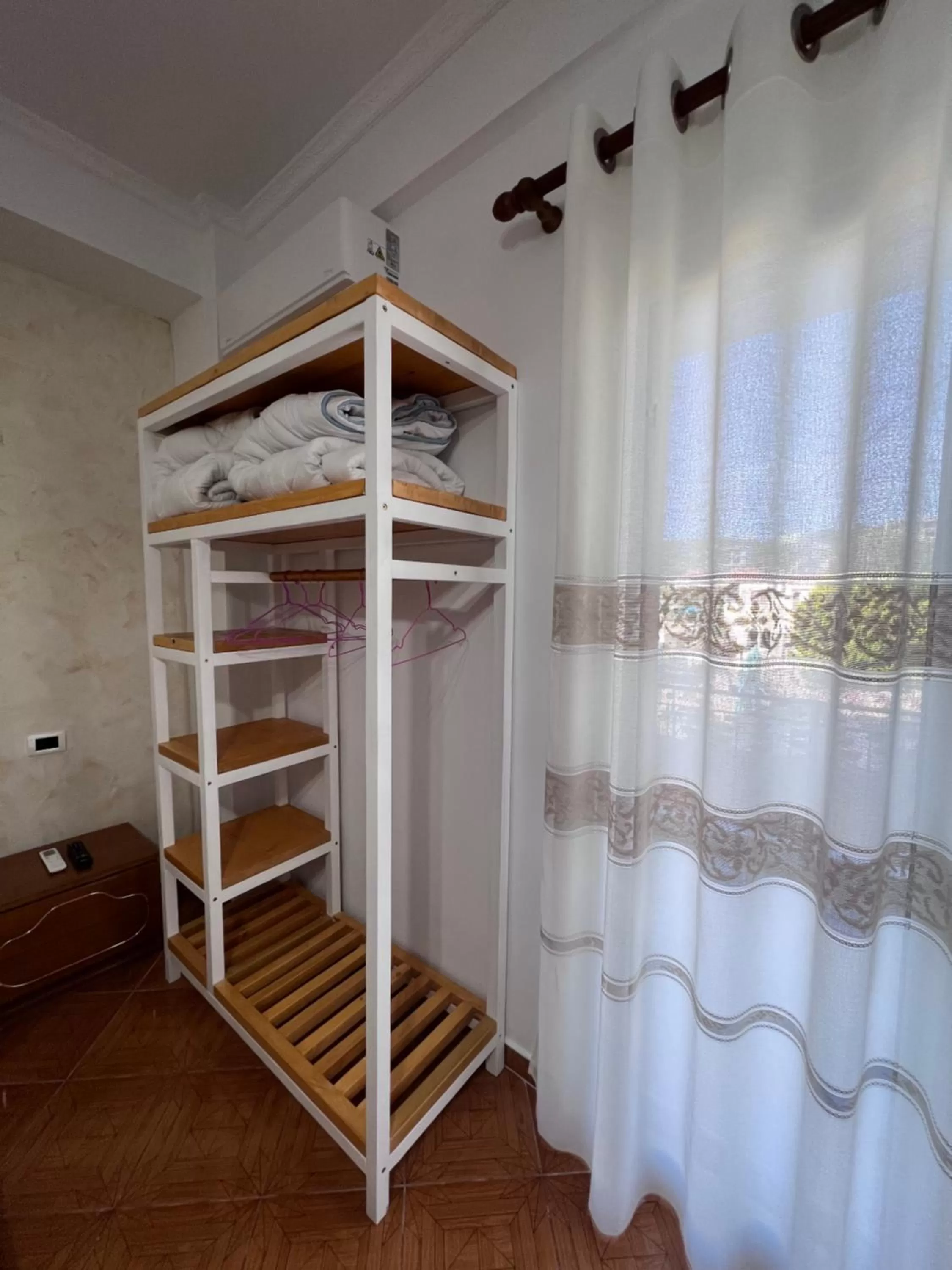 wardrobe, Bed in Hotel Frida