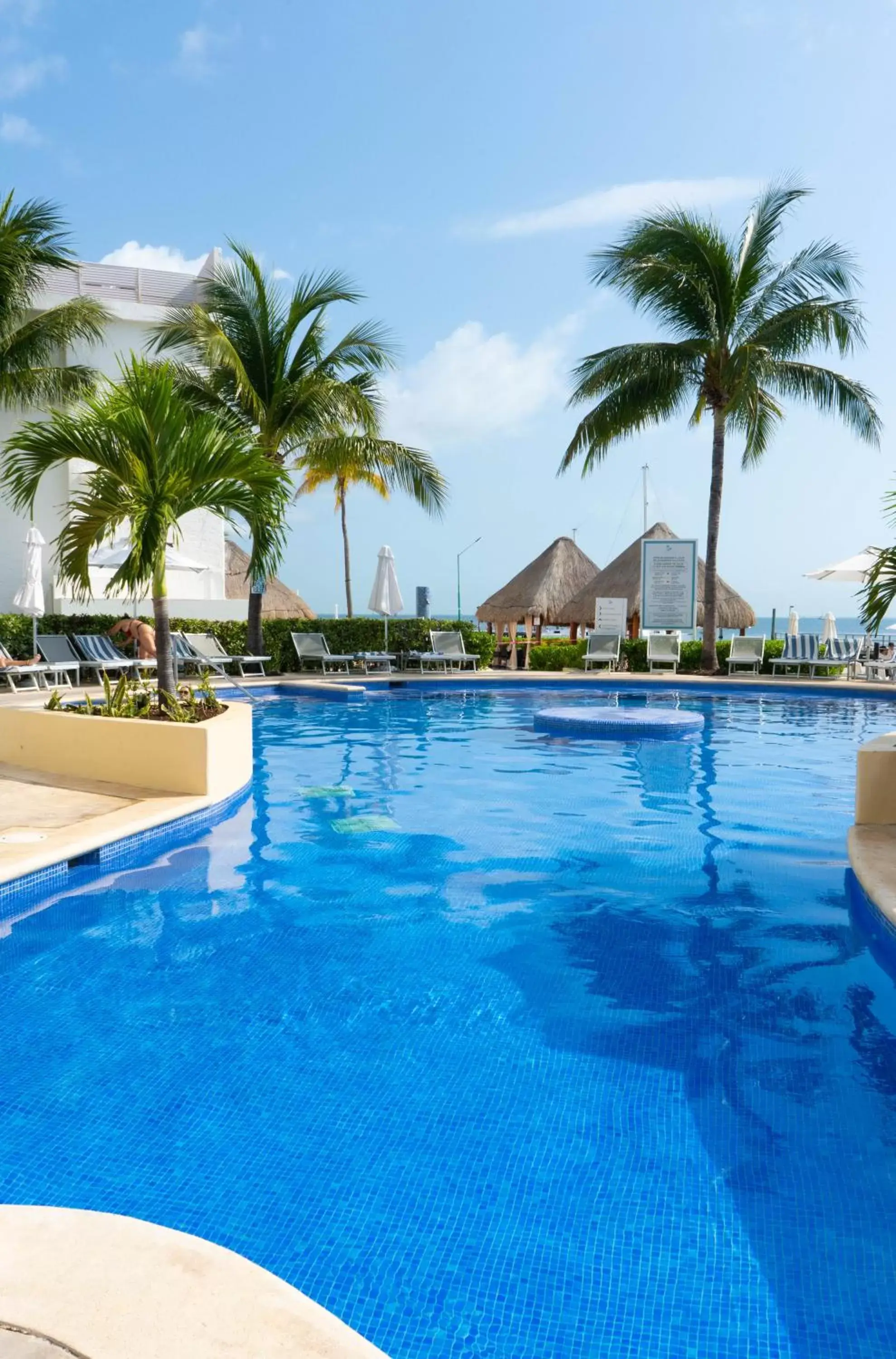 Swimming Pool in Cancun Bay Resort - All Inclusive