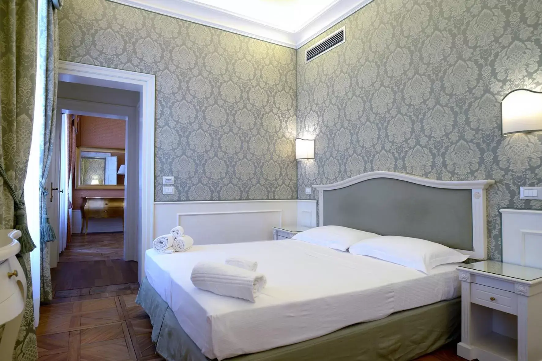 Bedroom, Bed in Corte Barozzi Venice Suites