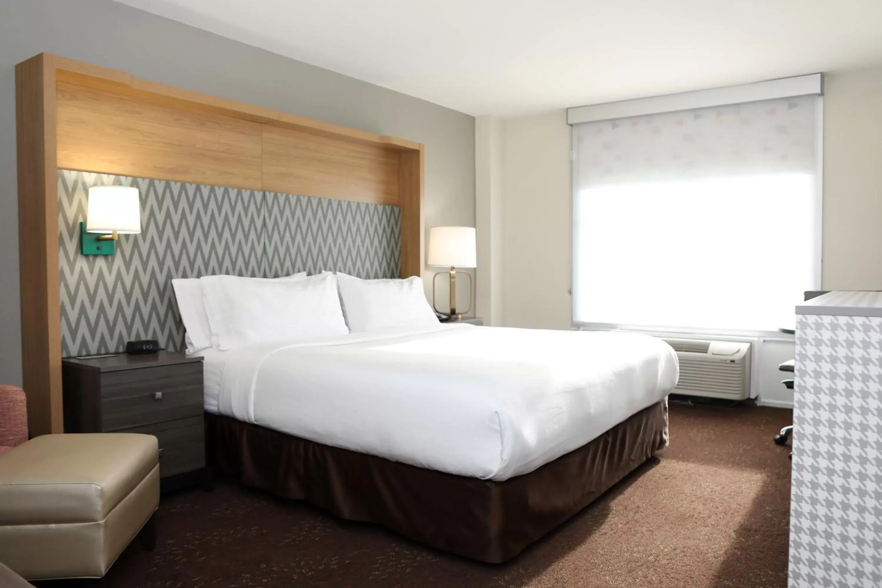 Photo of the whole room, Bed in Holiday Inn O'Hare Area, an IHG Hotel