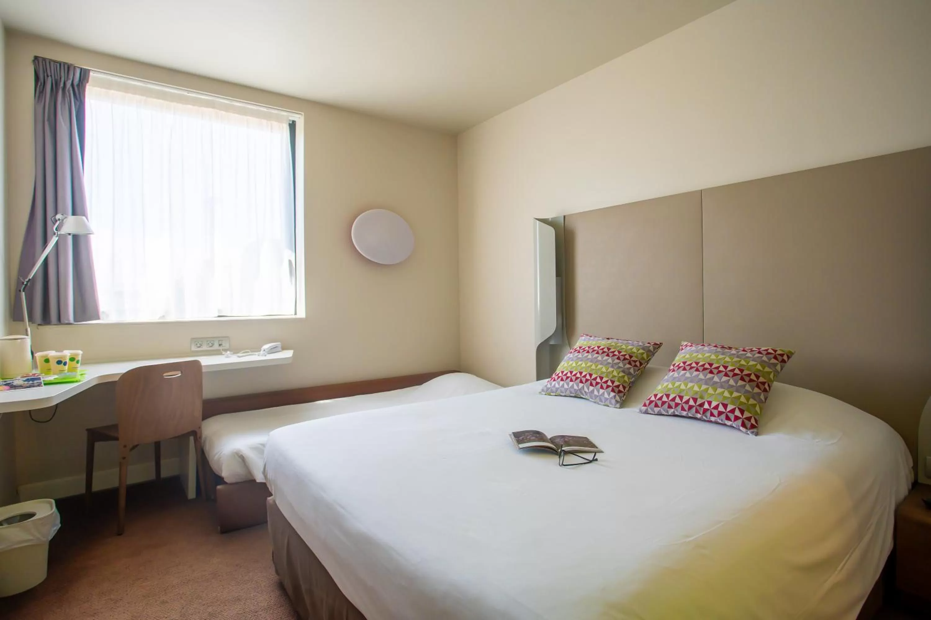 Bedroom, Bed in Campanile Carcassonne Est - La Cité