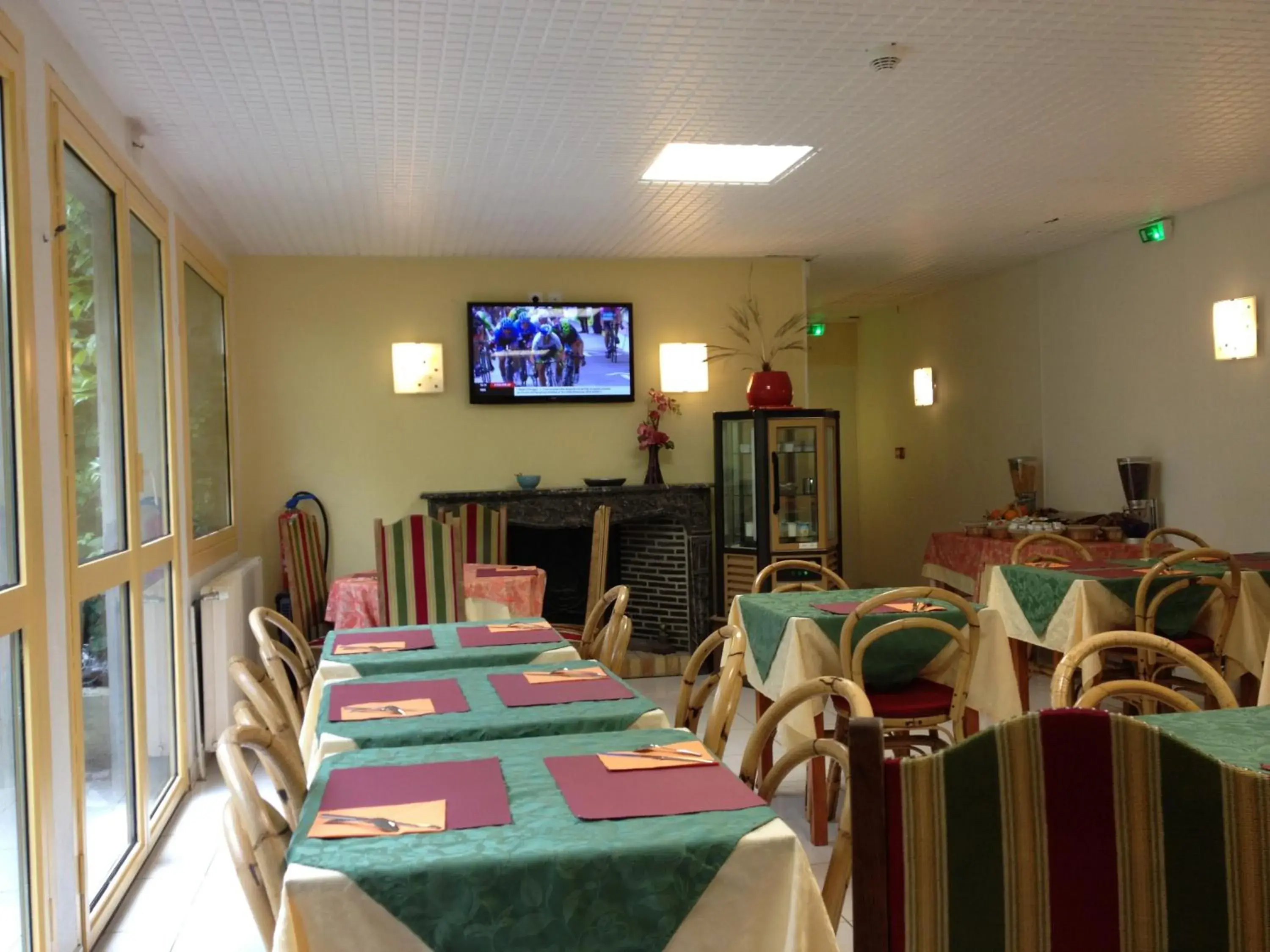 Restaurant/Places to Eat in Hotel Couleurs Sud