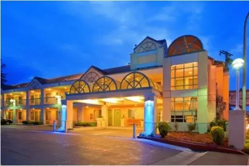 Facade/entrance, Property Building in Atherton Park Inn and Suites