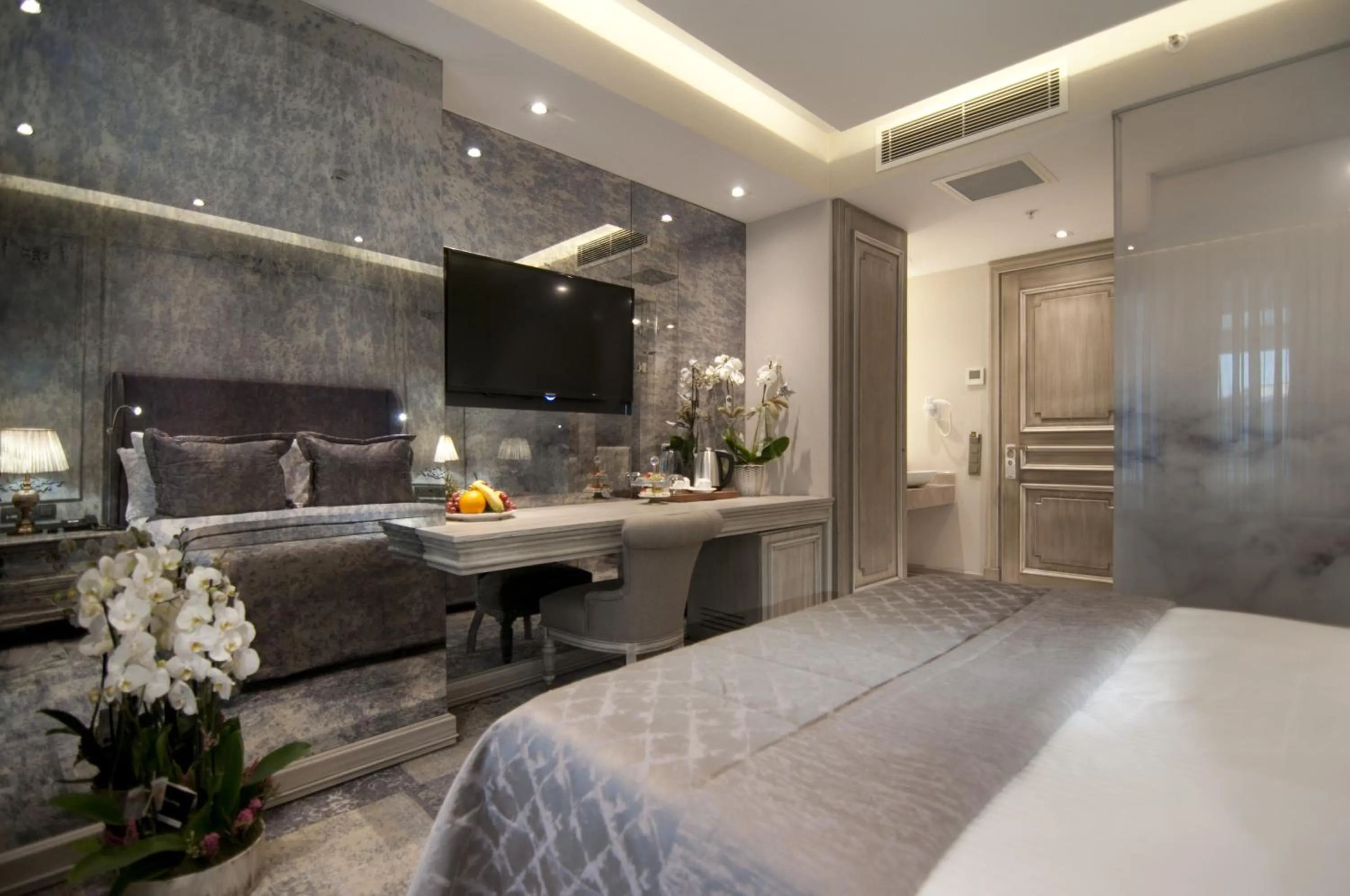 Decorative detail, TV/Entertainment Center in TK Taxim Bosphorus Hotel