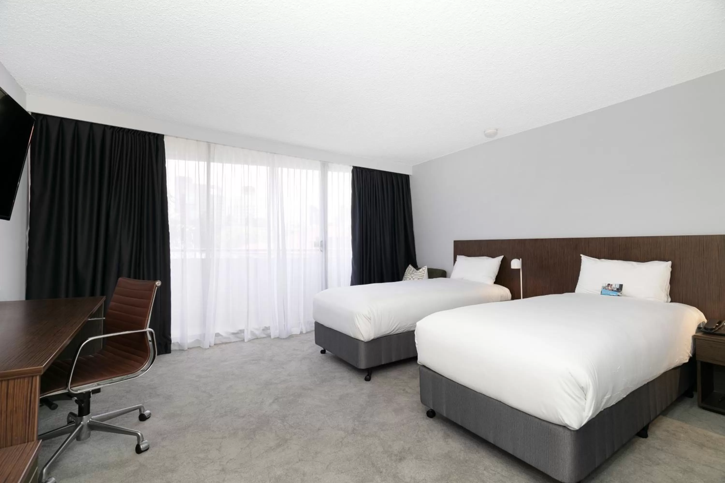 Bedroom, Bed in Mercure Brisbane Spring Hill