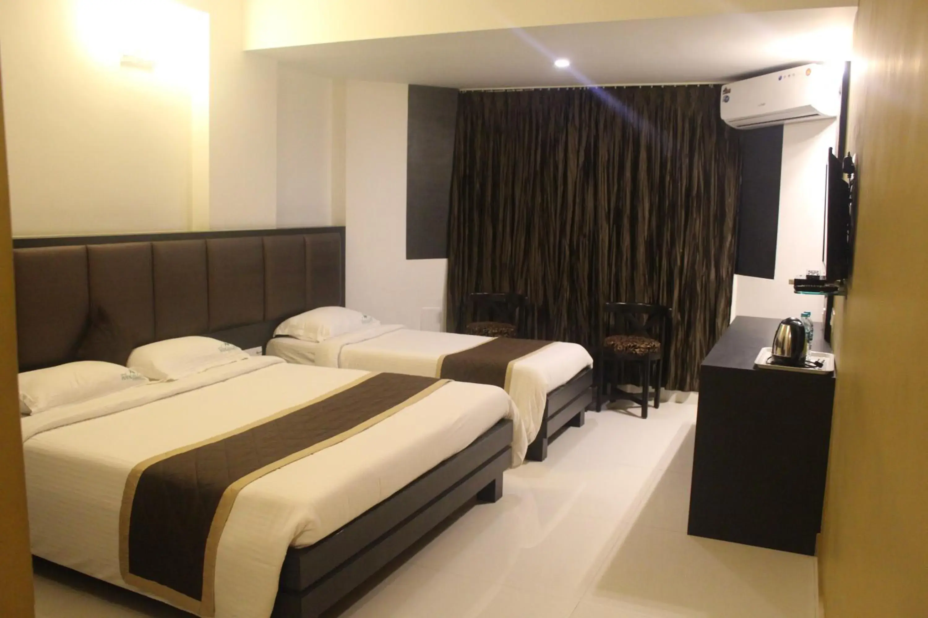 Bed in Hotel Mangalore International