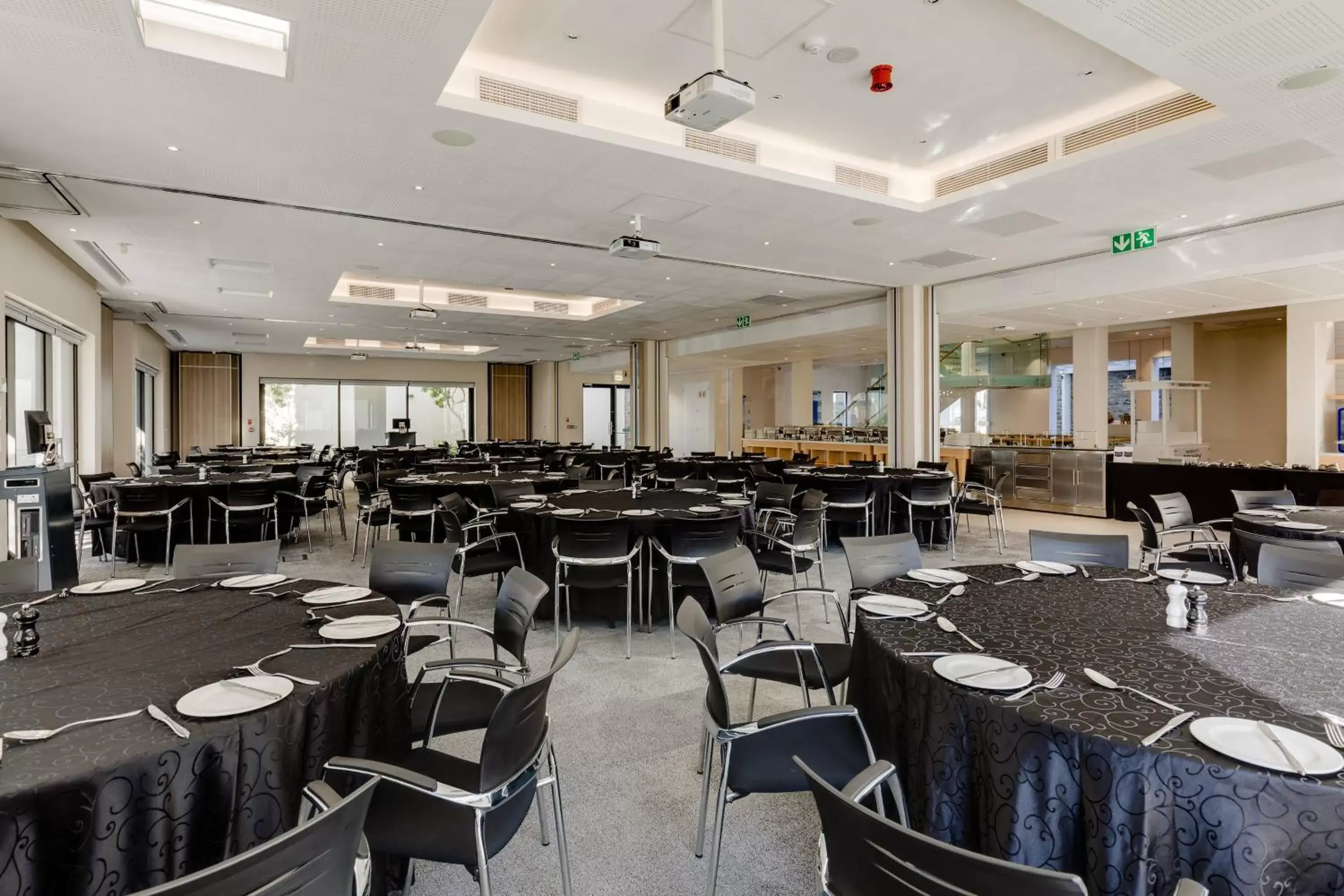 Meeting/conference room, Restaurant/Places to Eat in Protea Hotel by Marriott Cape Town Waterfront Breakwater Lodge