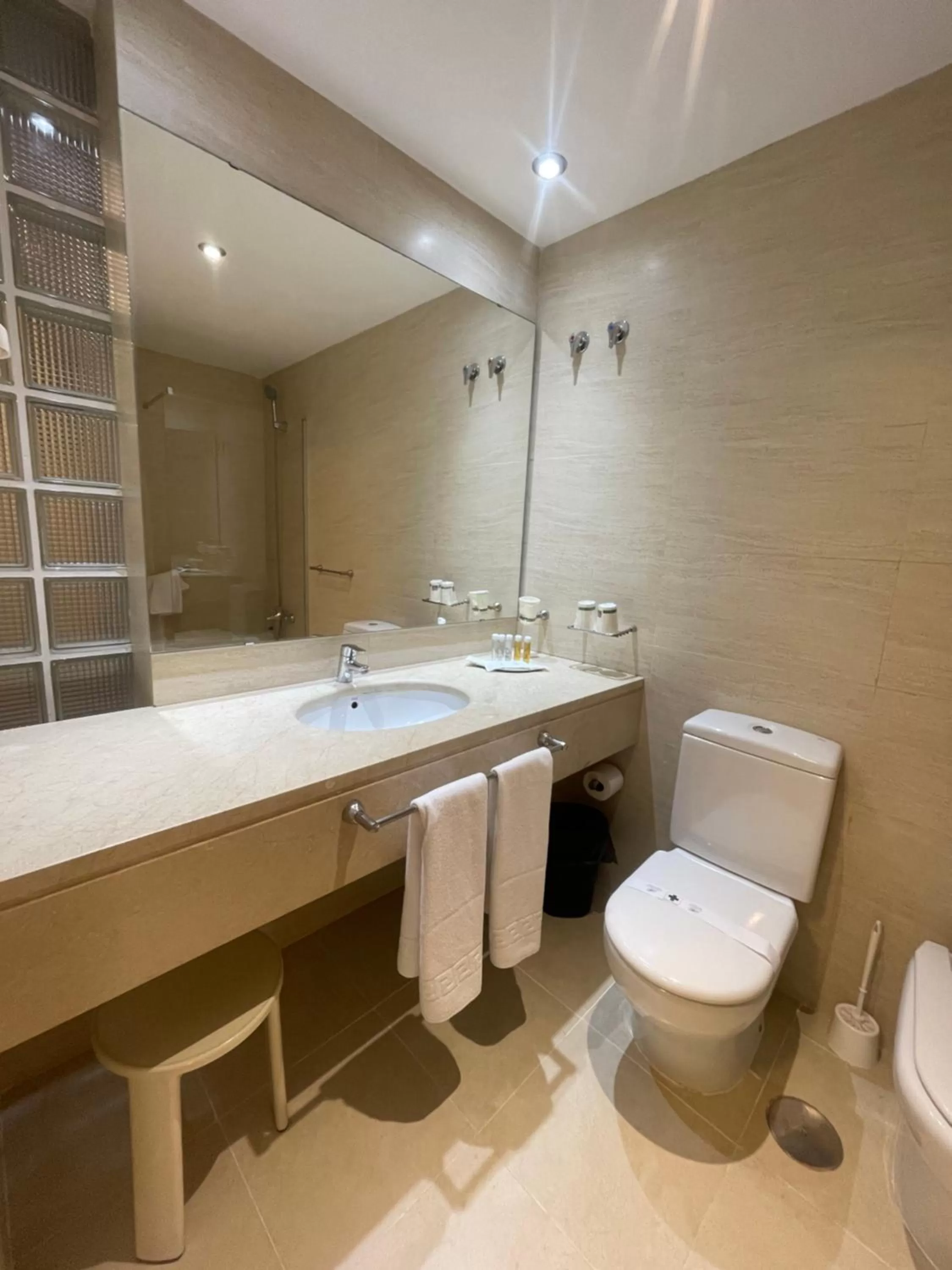 Bathroom in Hotel Neptuno by ON Hotels Group