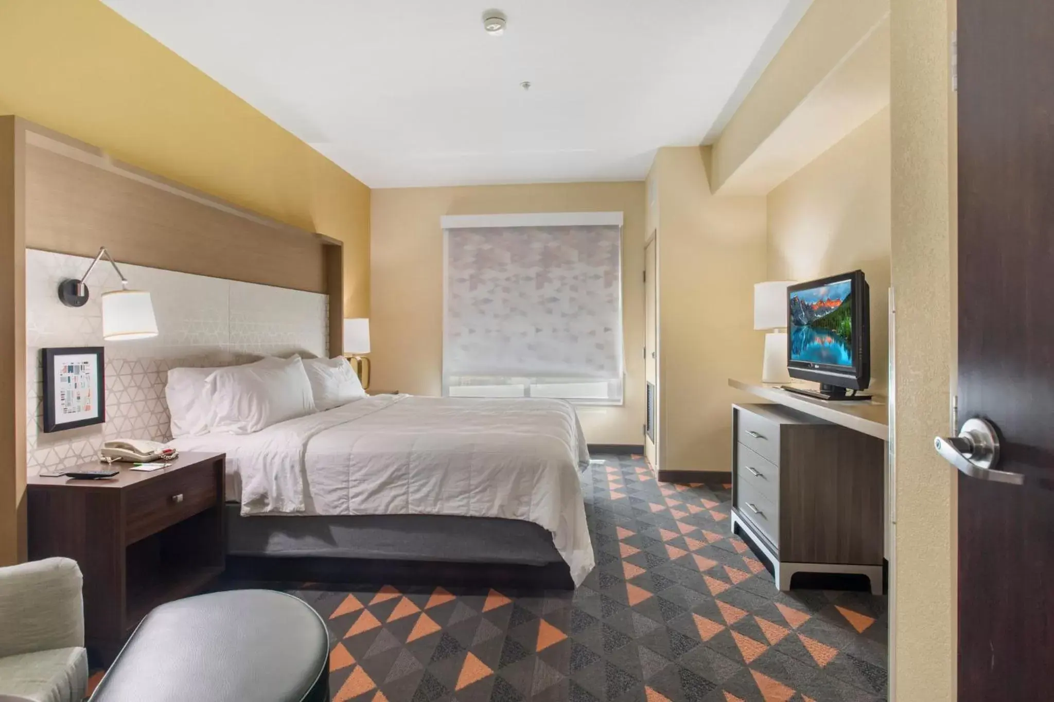 Photo of the whole room, Bed in Holiday Inn Hotel & Suites Waco Northwest, an IHG Hotel