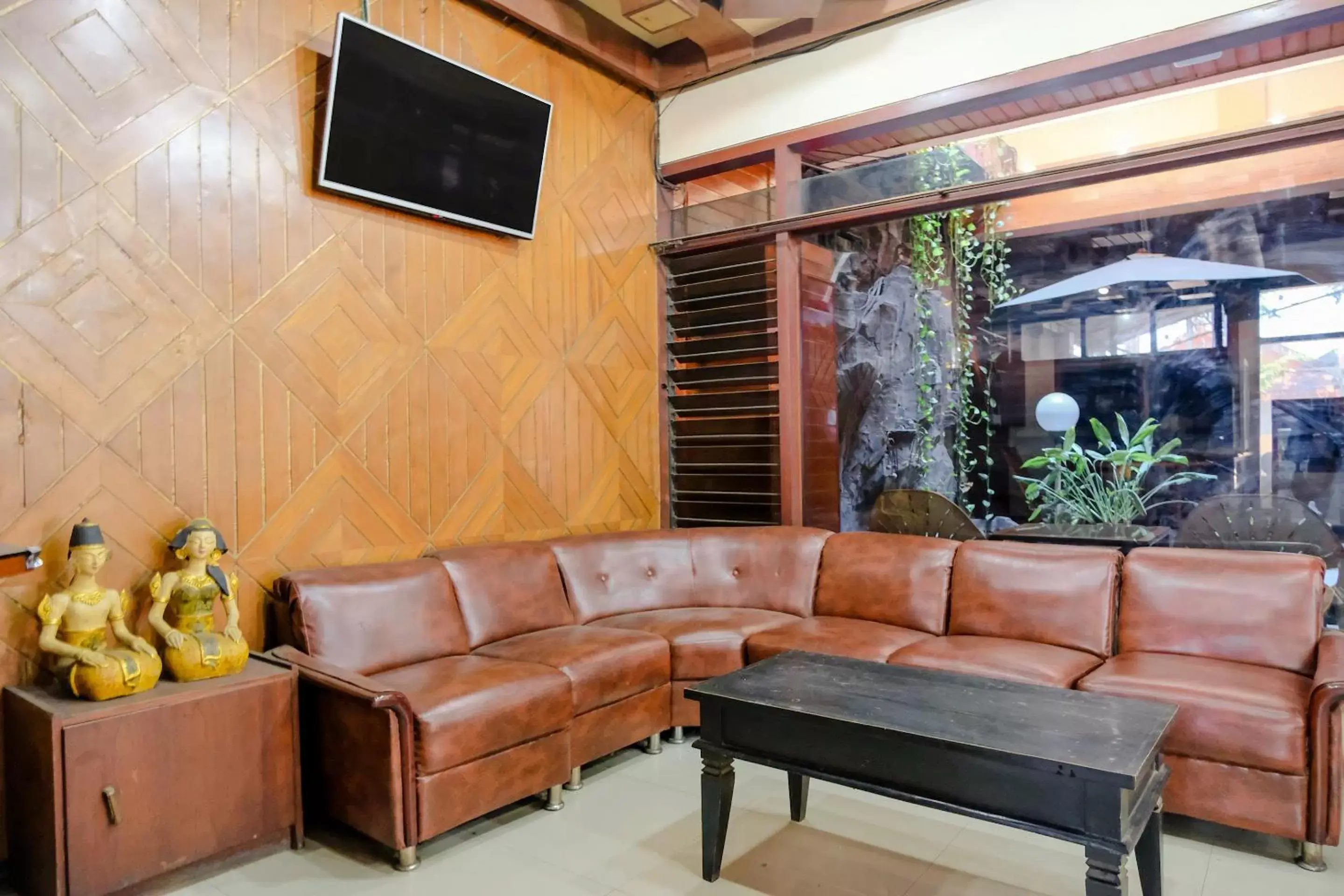 Lobby or reception, Seating Area in SUPER OYO 1761 Hotel Dirgahayu