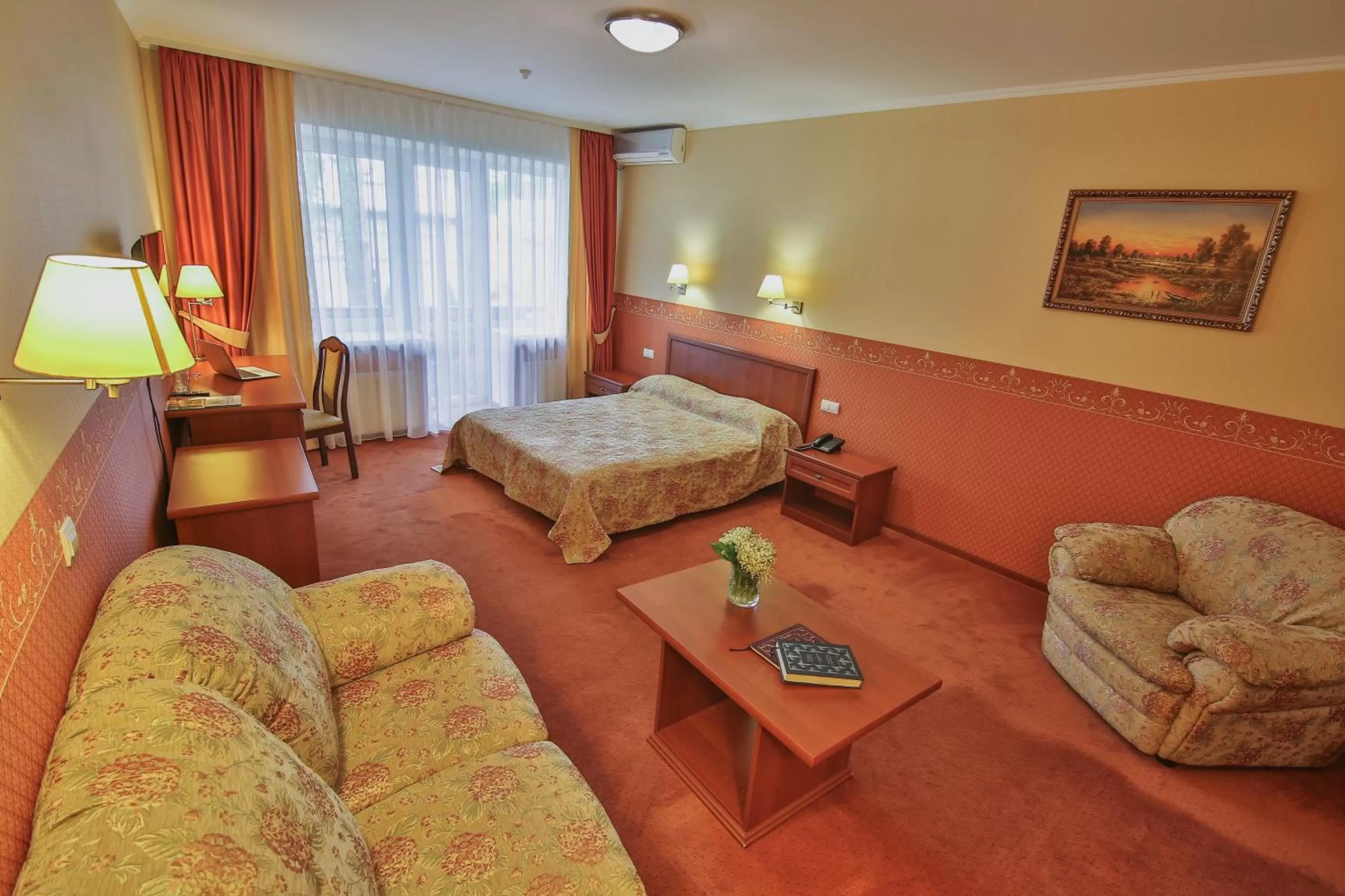 Living room, Bed in Ukraina Hotel