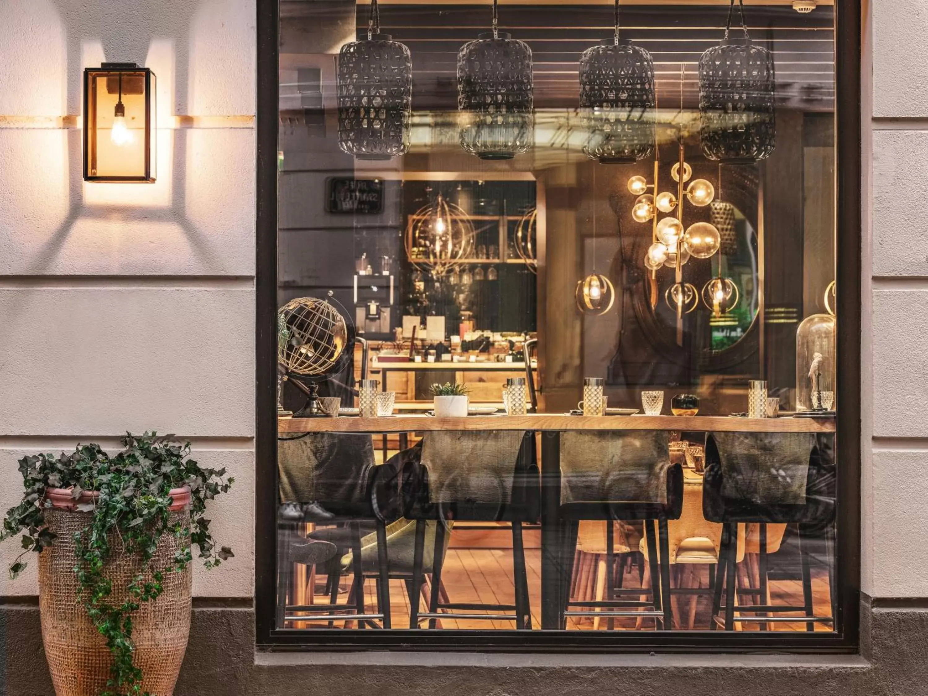 Facade/entrance, Lounge/Bar in Maisons du Monde Hotel & Suites - Nantes