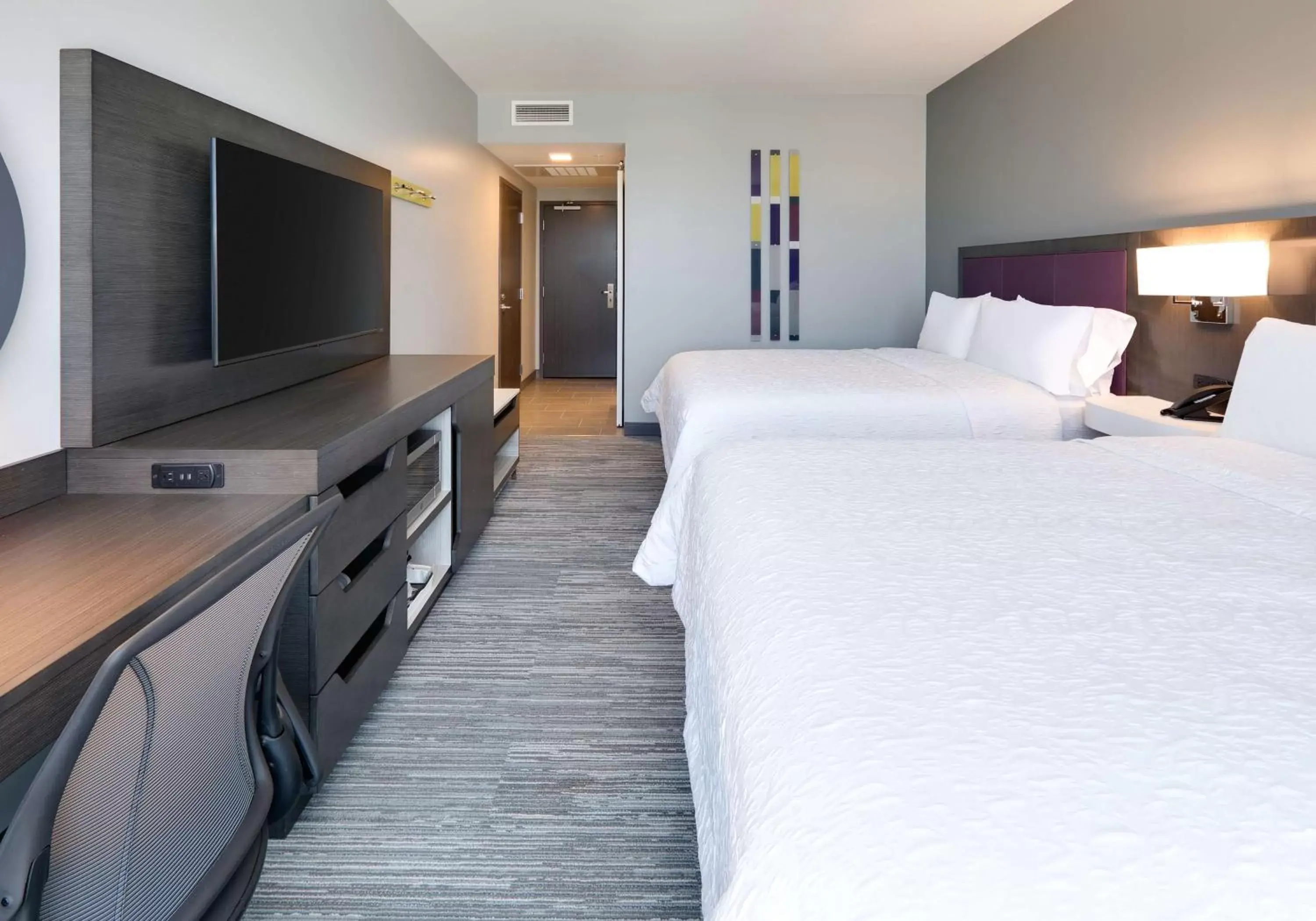 Bedroom, Bed in Hampton Inn by Hilton Irvine Spectrum Lake Forest