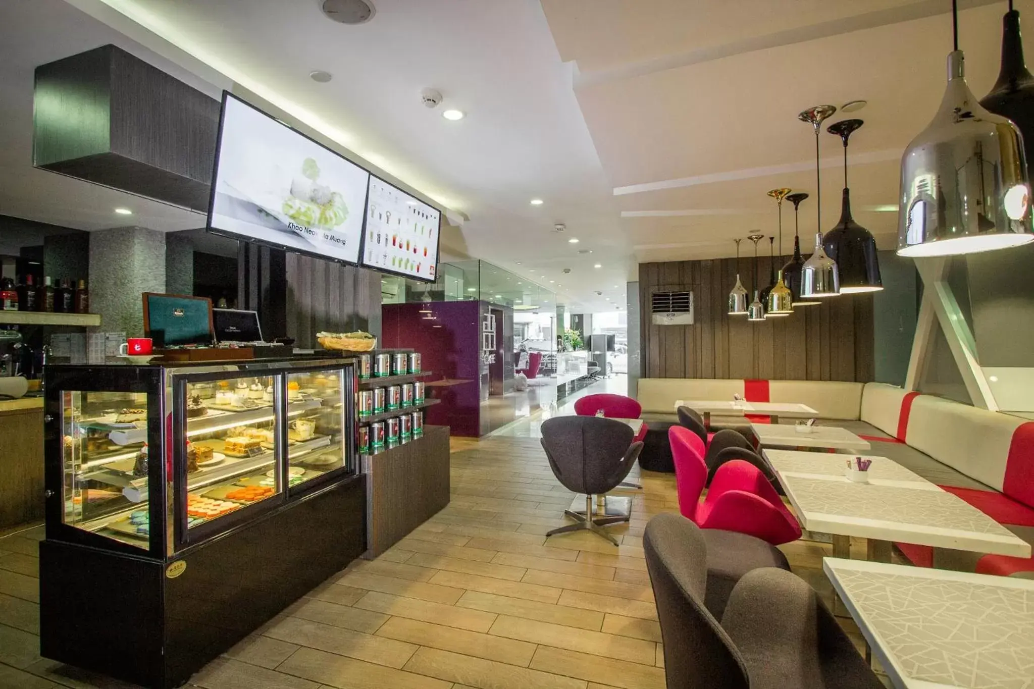 Restaurant/places to eat in Hotel XYZ Restaurant/places to eat in Hotel XYZ