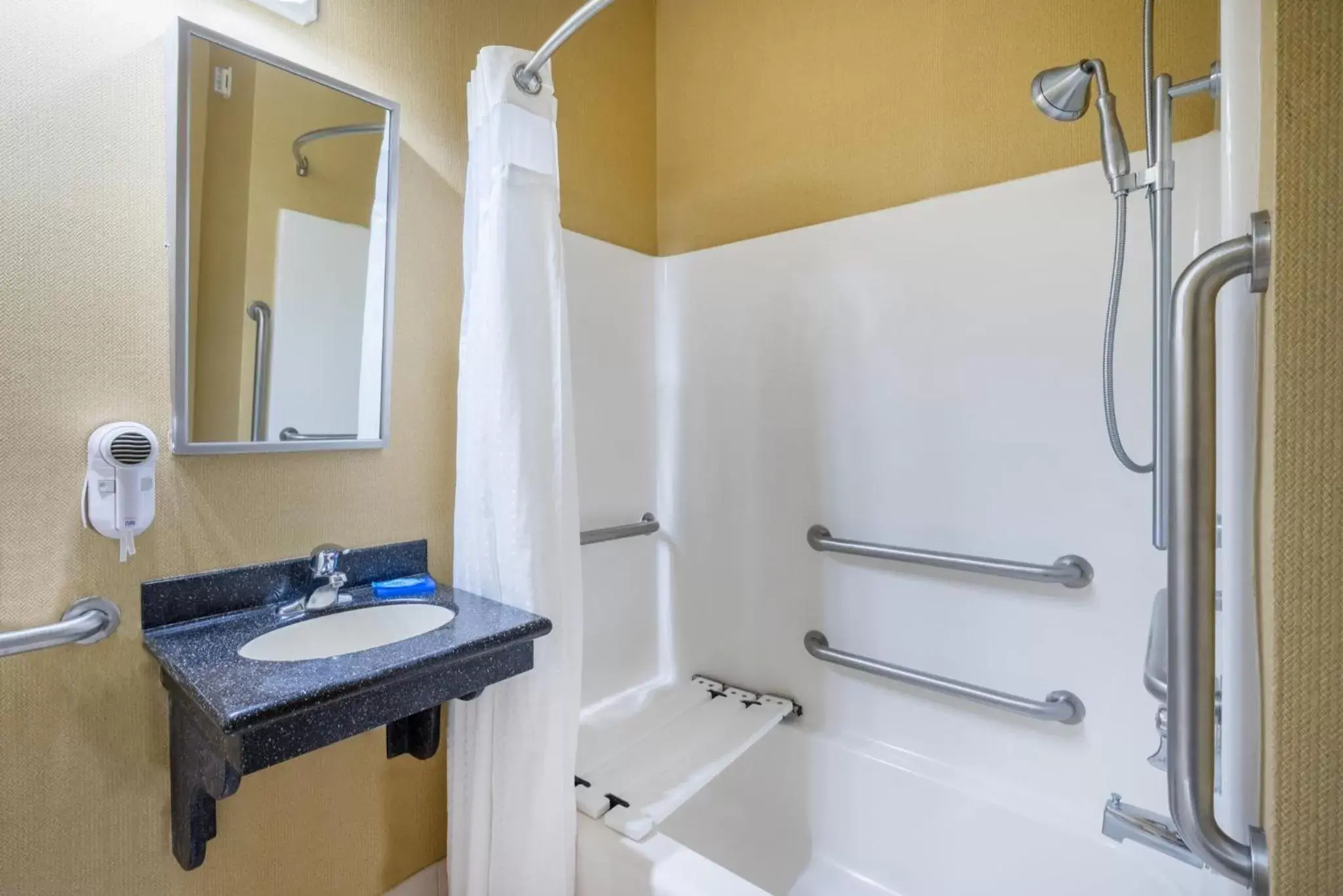 Two Queen Deluxe Mobility Accessible Tub - Non-Smoking in Holiday Inn Express Annapolis East-Kent Island, an IHG Hotel Two Queen Deluxe Mobility Accessible Tub - Non-Smoking in Holiday Inn Express Annapolis East-Kent Island, an IHG Hotel