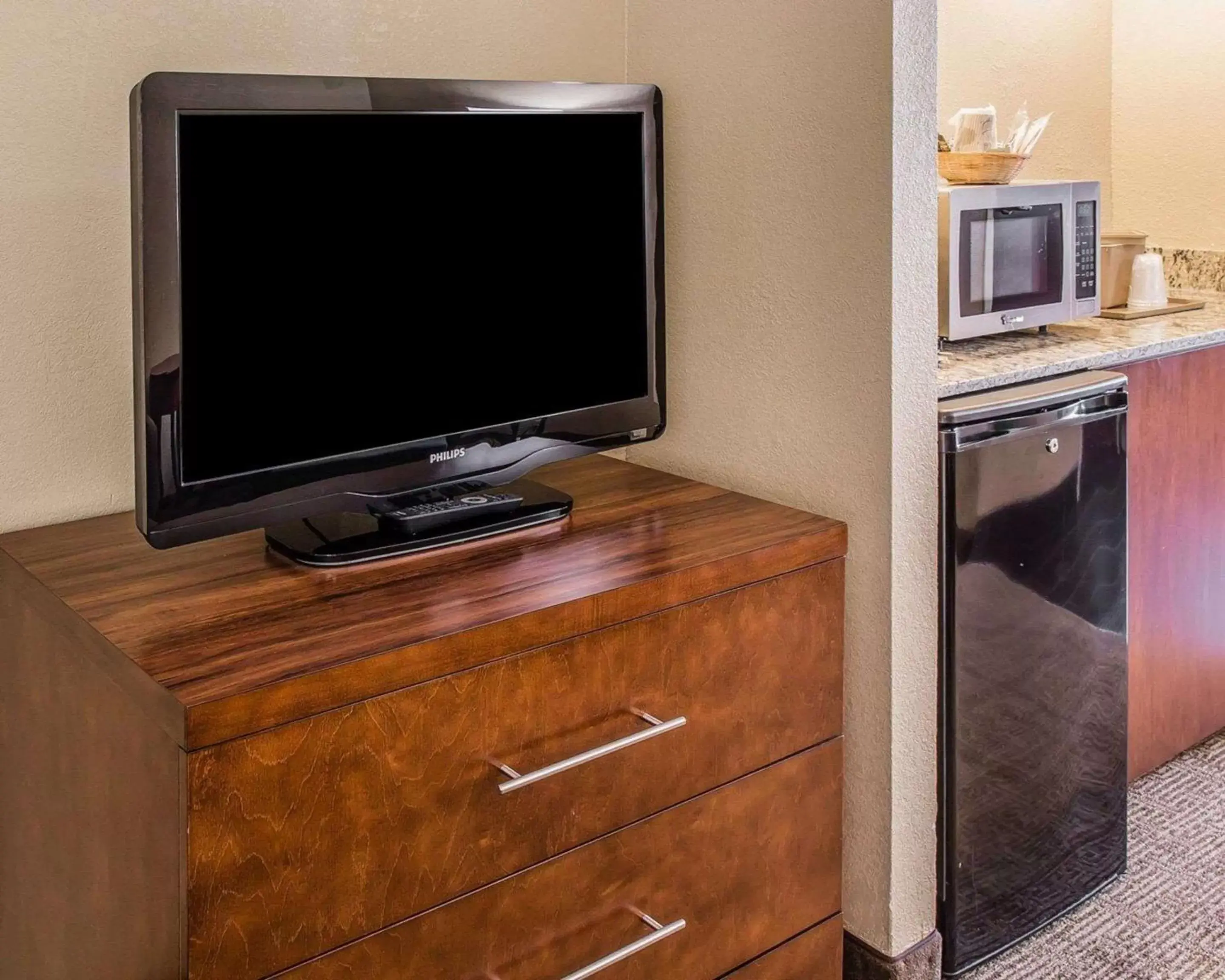 Photo of the whole room, TV/Entertainment Center in Comfort Inn & Suites Lakeland North I-4