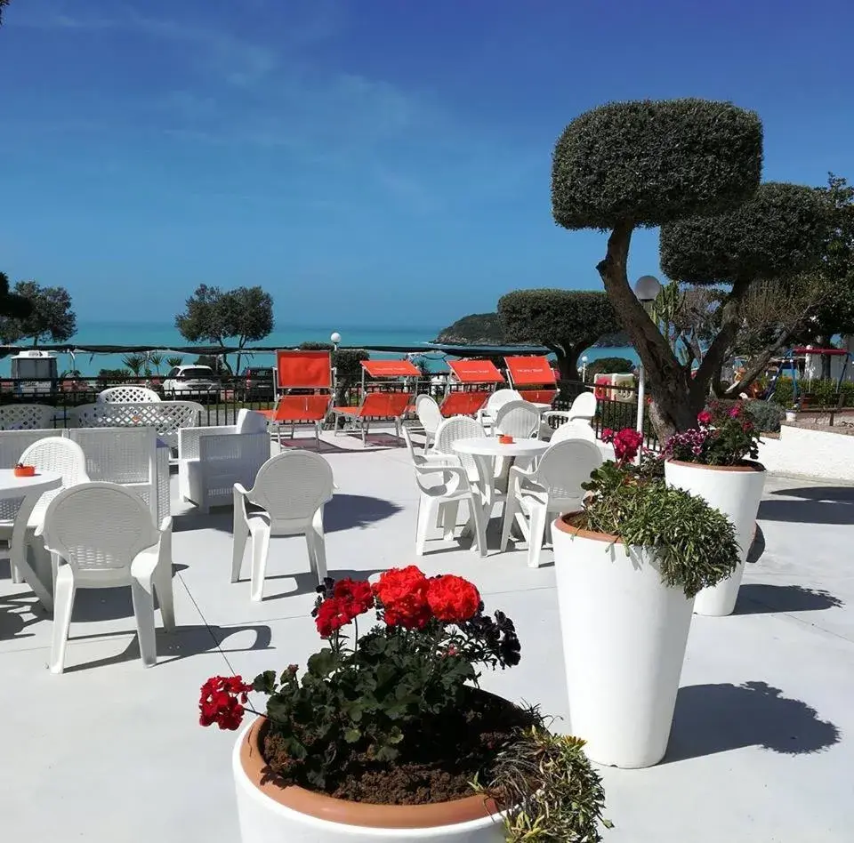 Balcony/Terrace, Banquet Facilities in Hotel Cristina