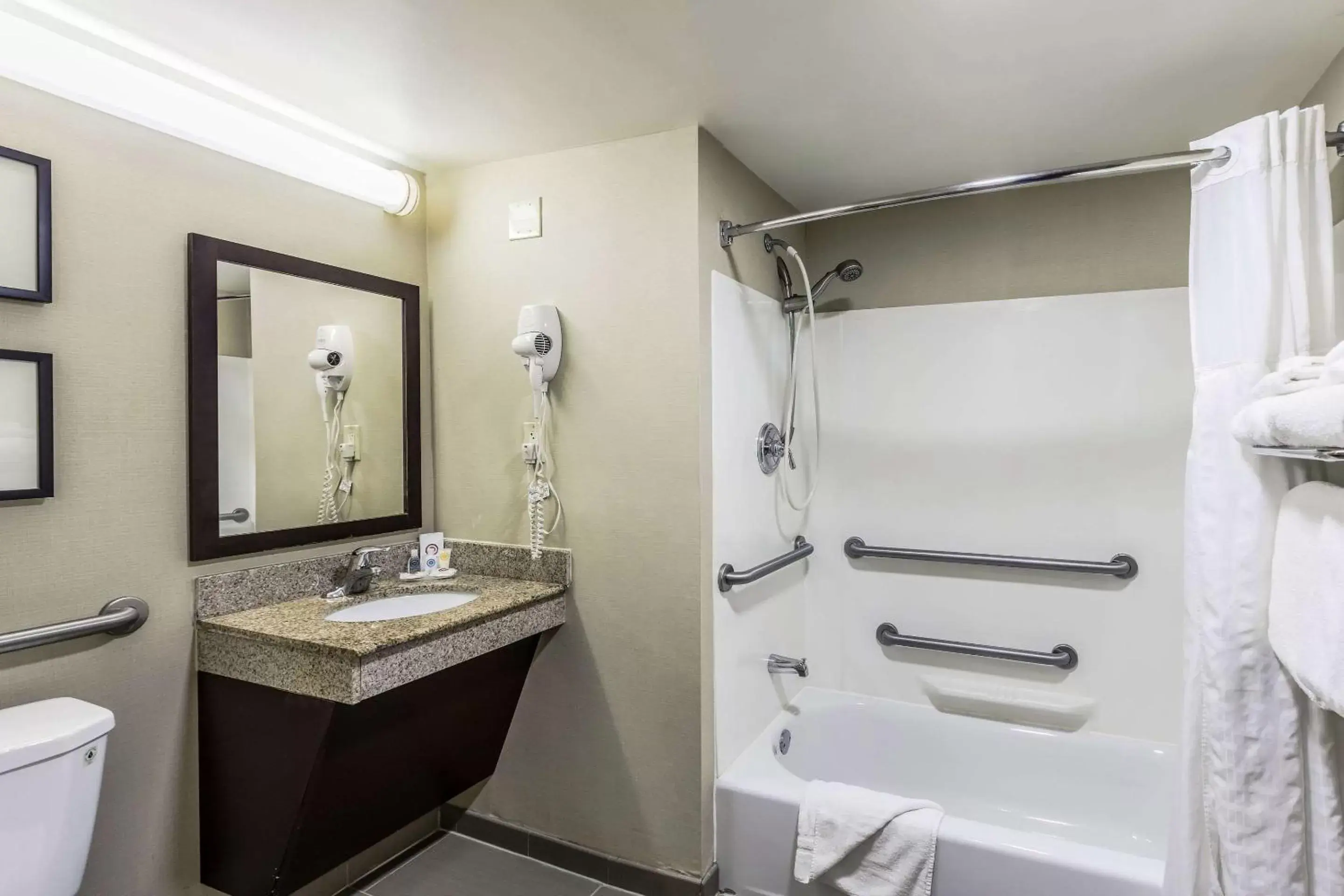 Bathroom in Comfort Inn Medford-Long Island