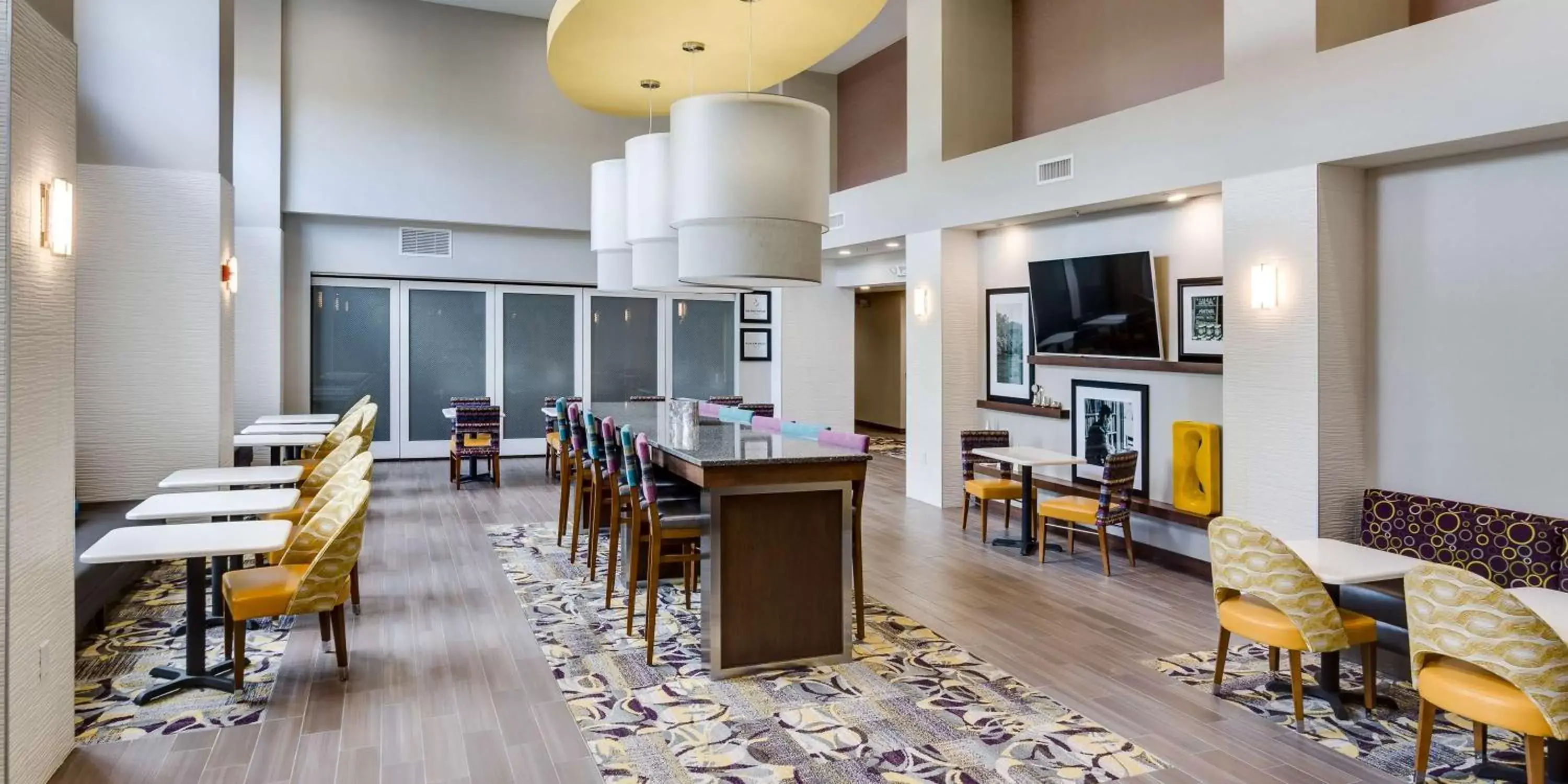 Dining area in Hampton Inn & Suites - Knoxville Papermill Drive, TN