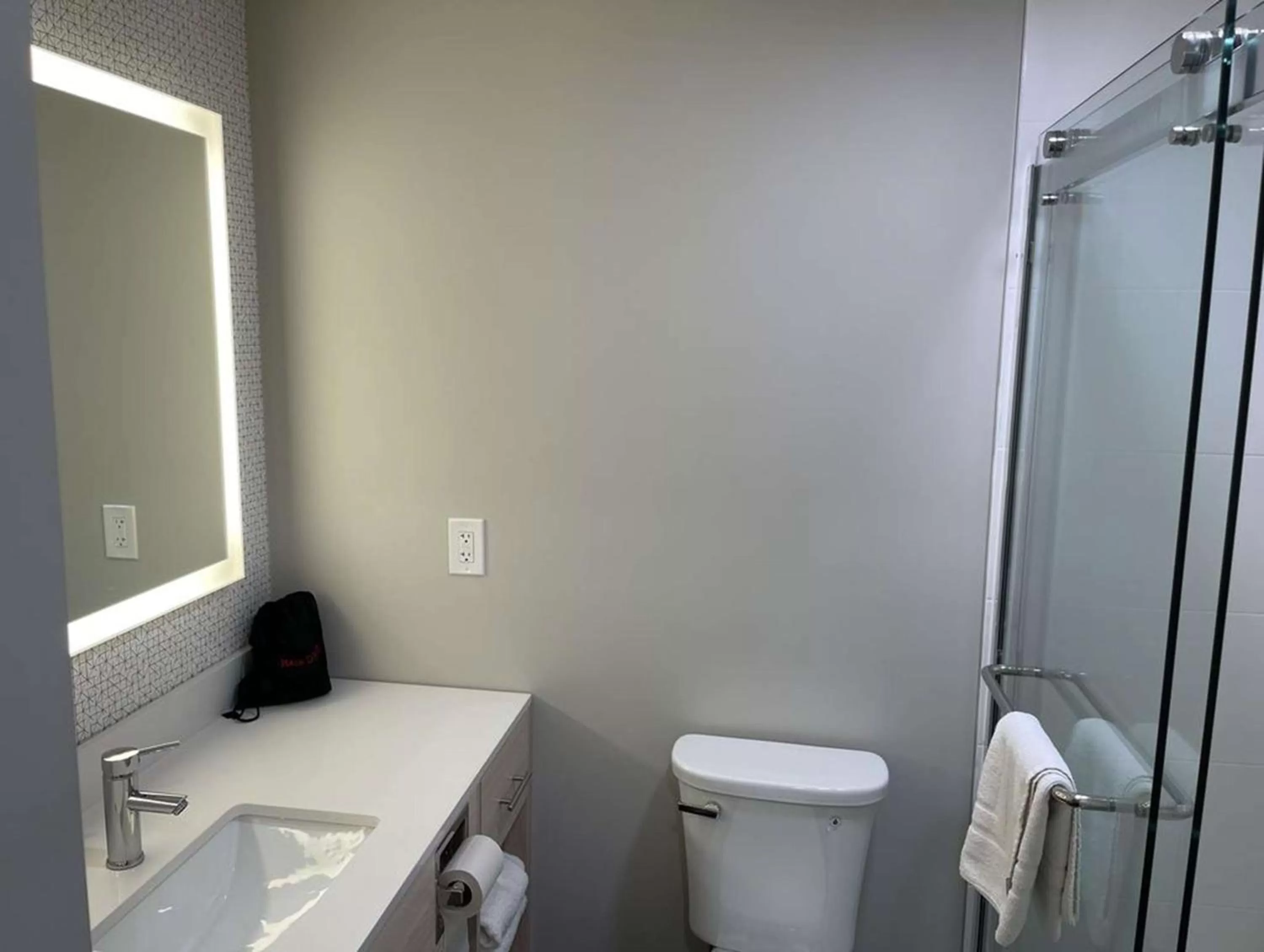 Bathroom in Woodwards White Mountain Resort, BW Signature Collection