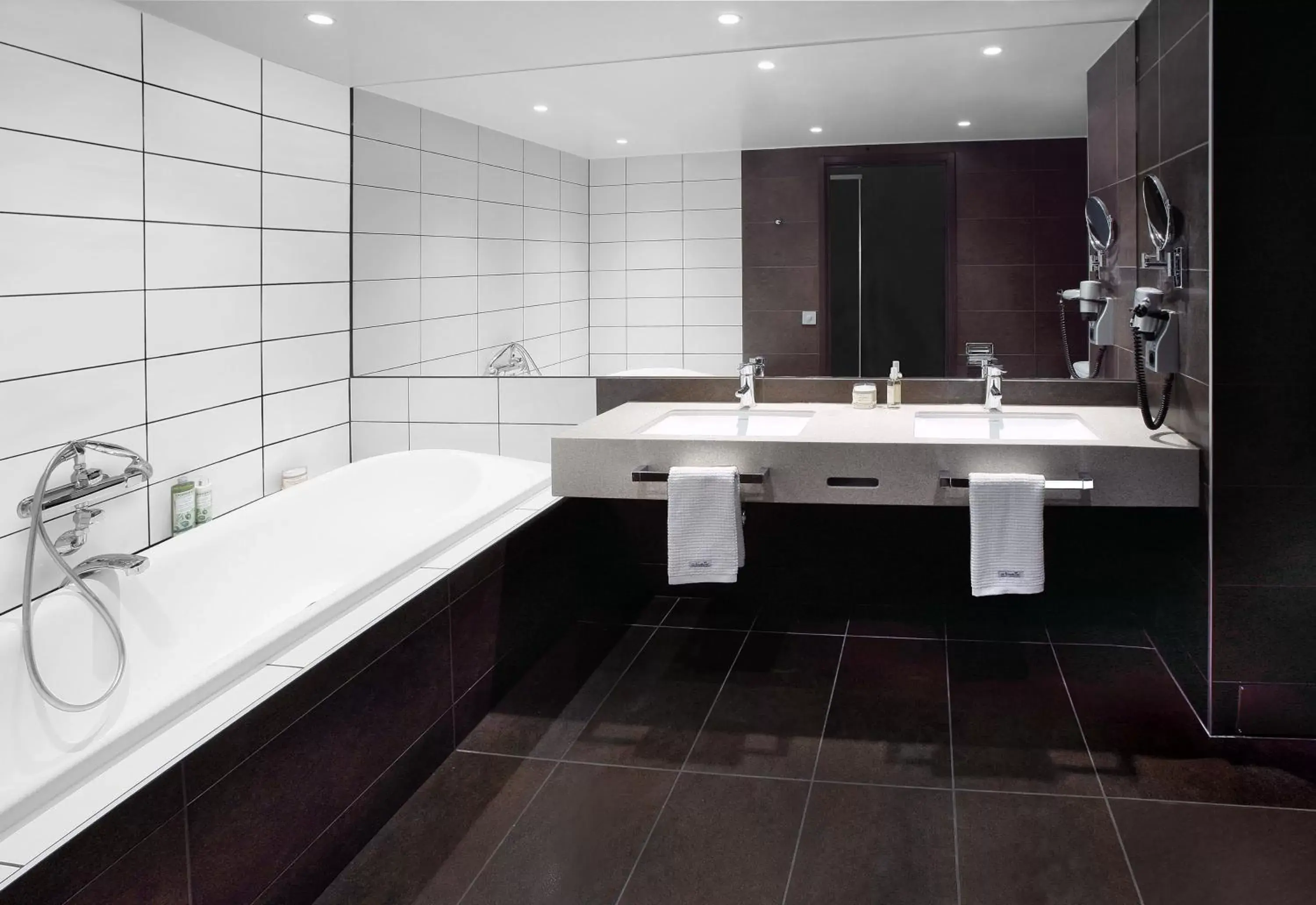 Bathroom in Quality Hotel Waterfront Bathroom in Quality Hotel Waterfront