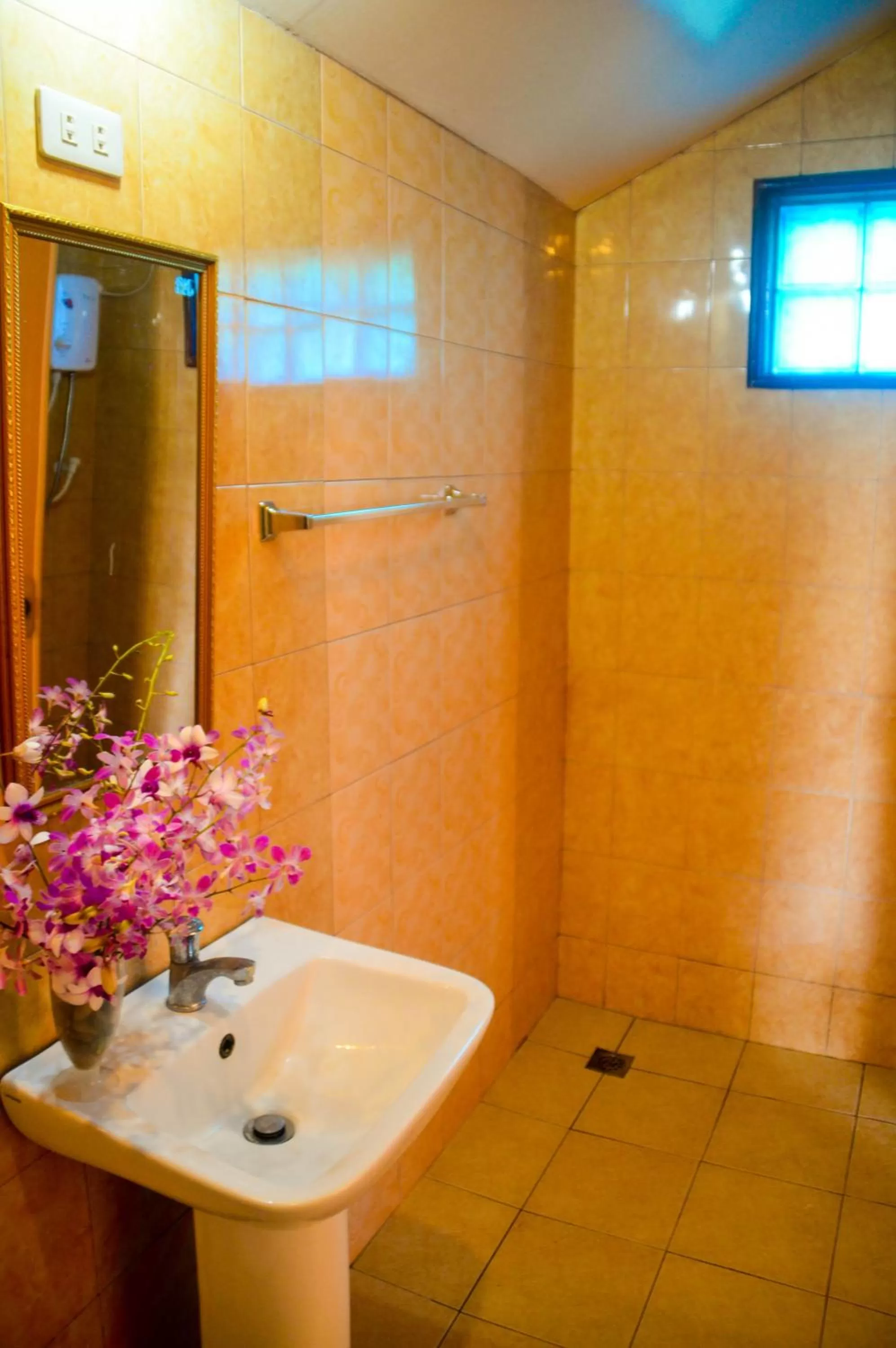 Camaya-an Paradise Beach Resort