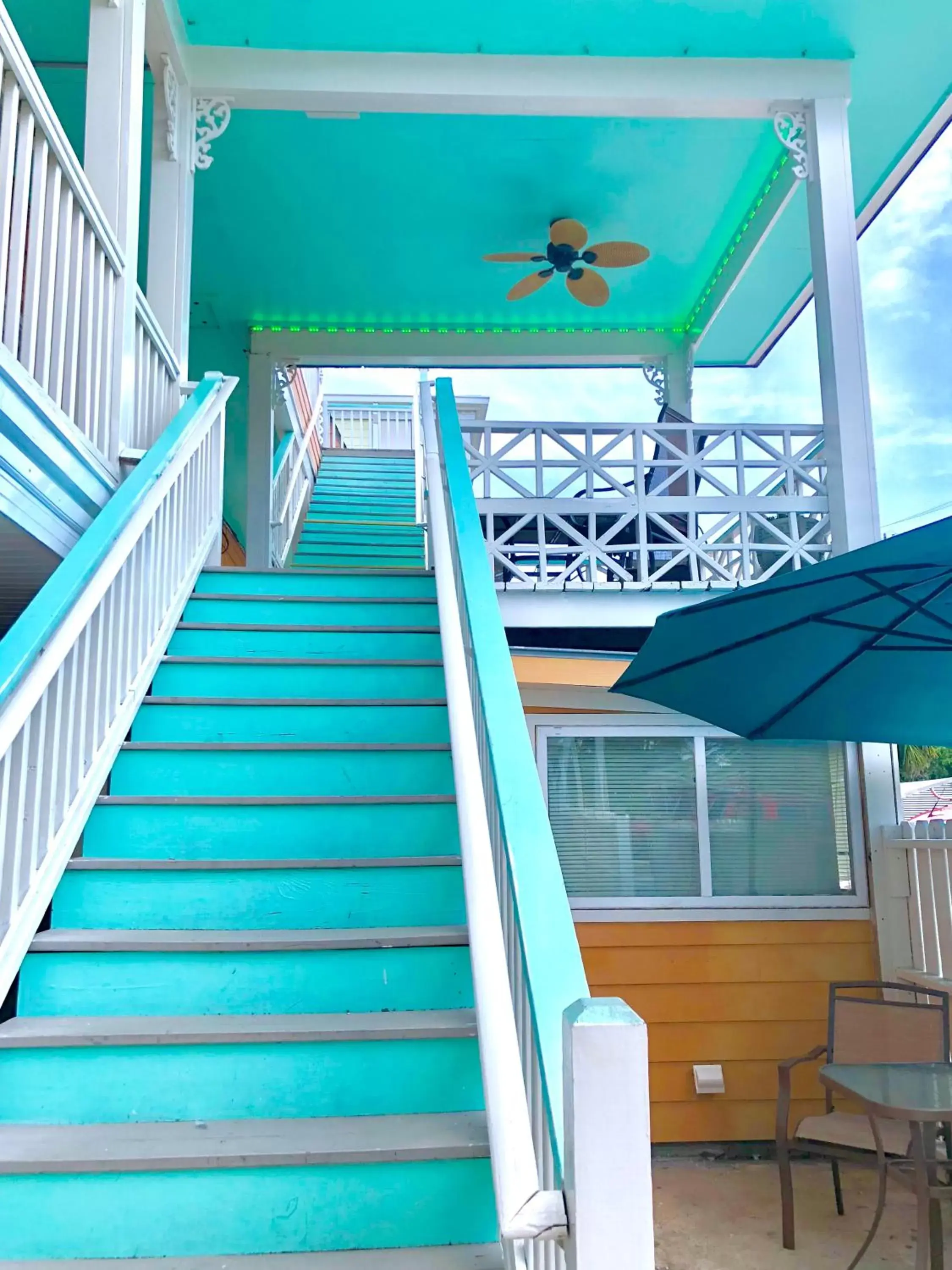 Property building, Balcony/Terrace in Atlantis Inn - Tybee Island